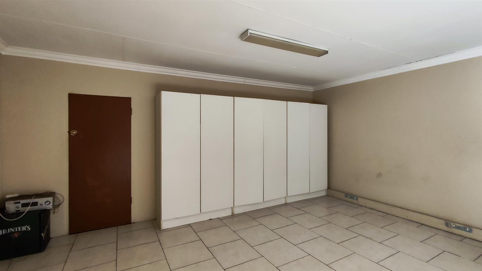 Flatlet - 61 square meters of property in Parkrand