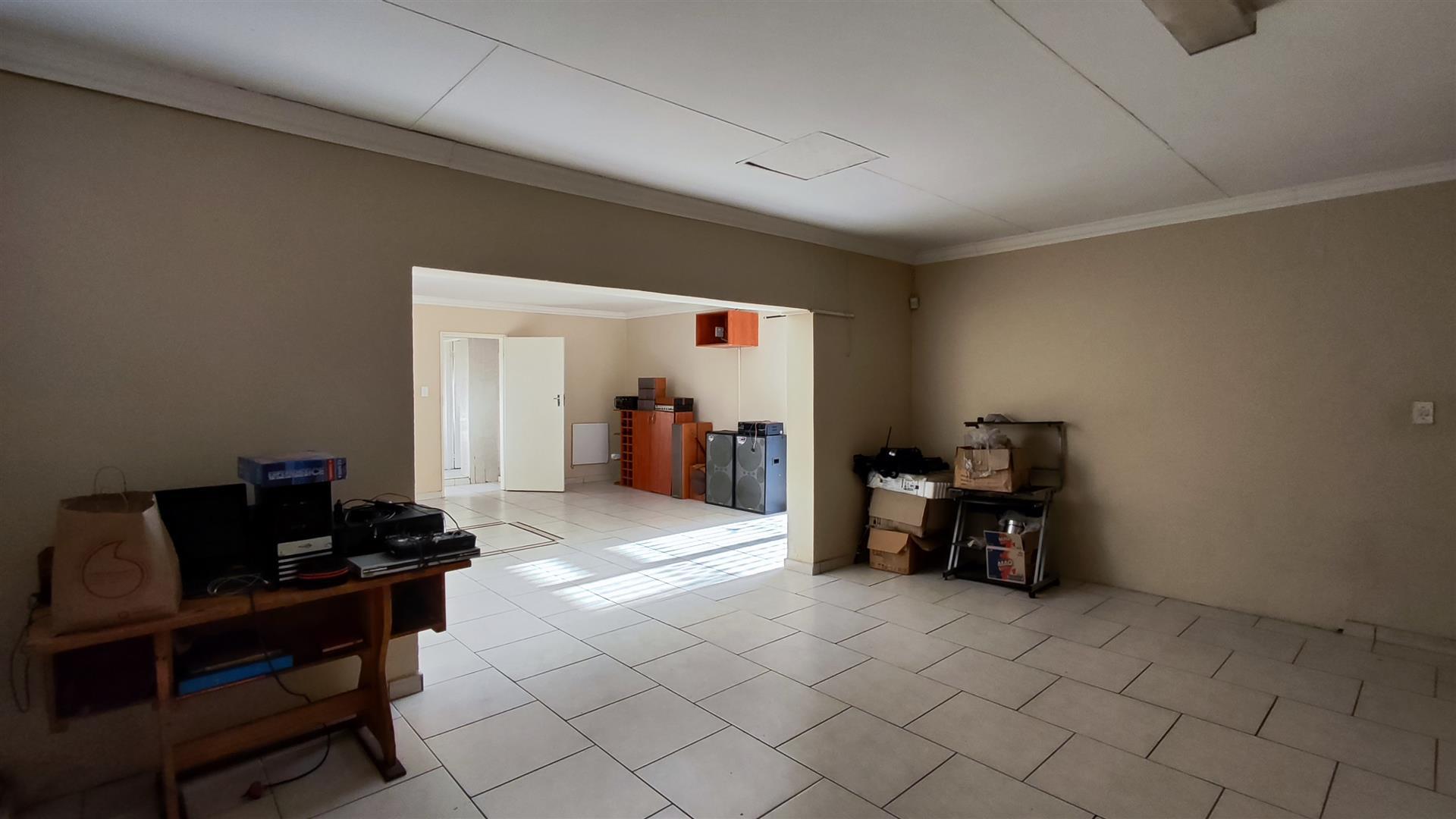 Flatlet - 61 square meters of property in Parkrand