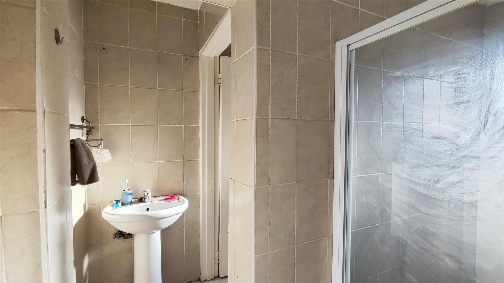 Bathroom 1 - 7 square meters of property in Parkrand