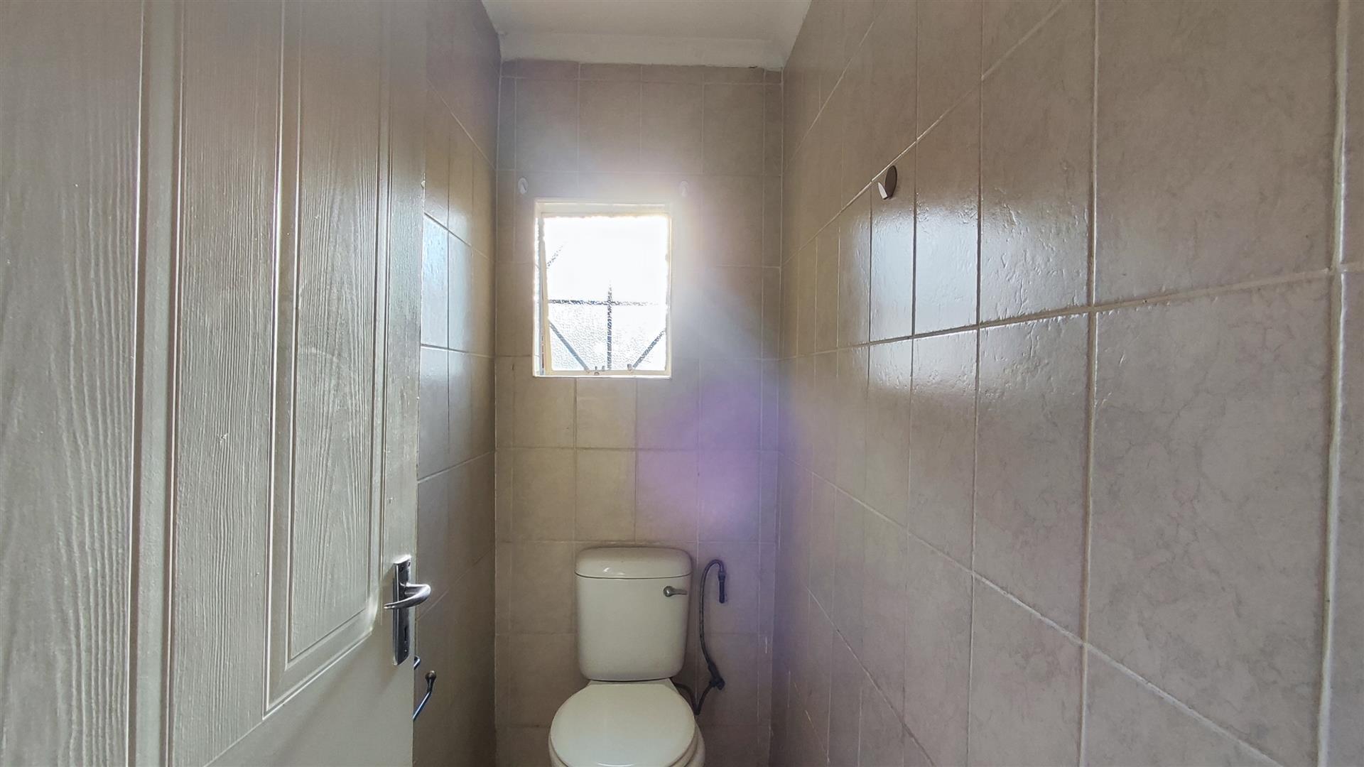 Bathroom 1 - 7 square meters of property in Parkrand