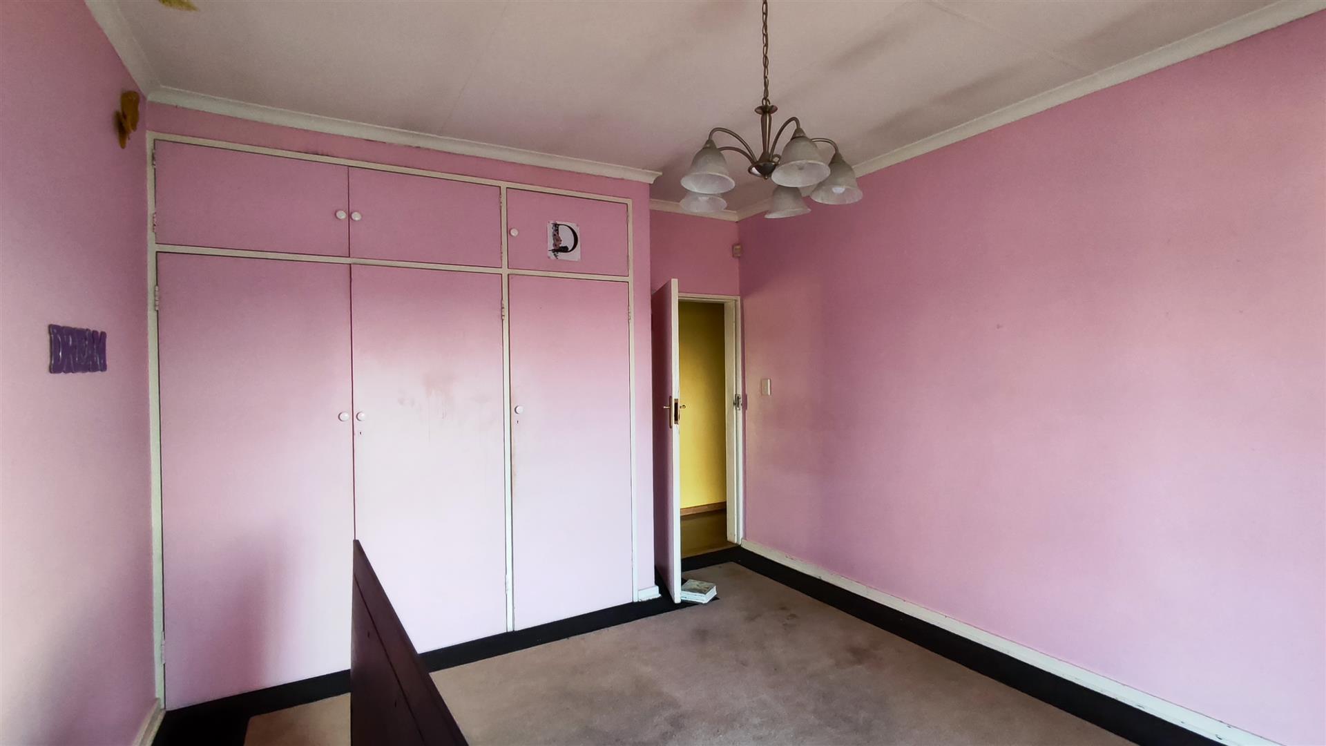 Bed Room 3 - 19 square meters of property in Parkrand