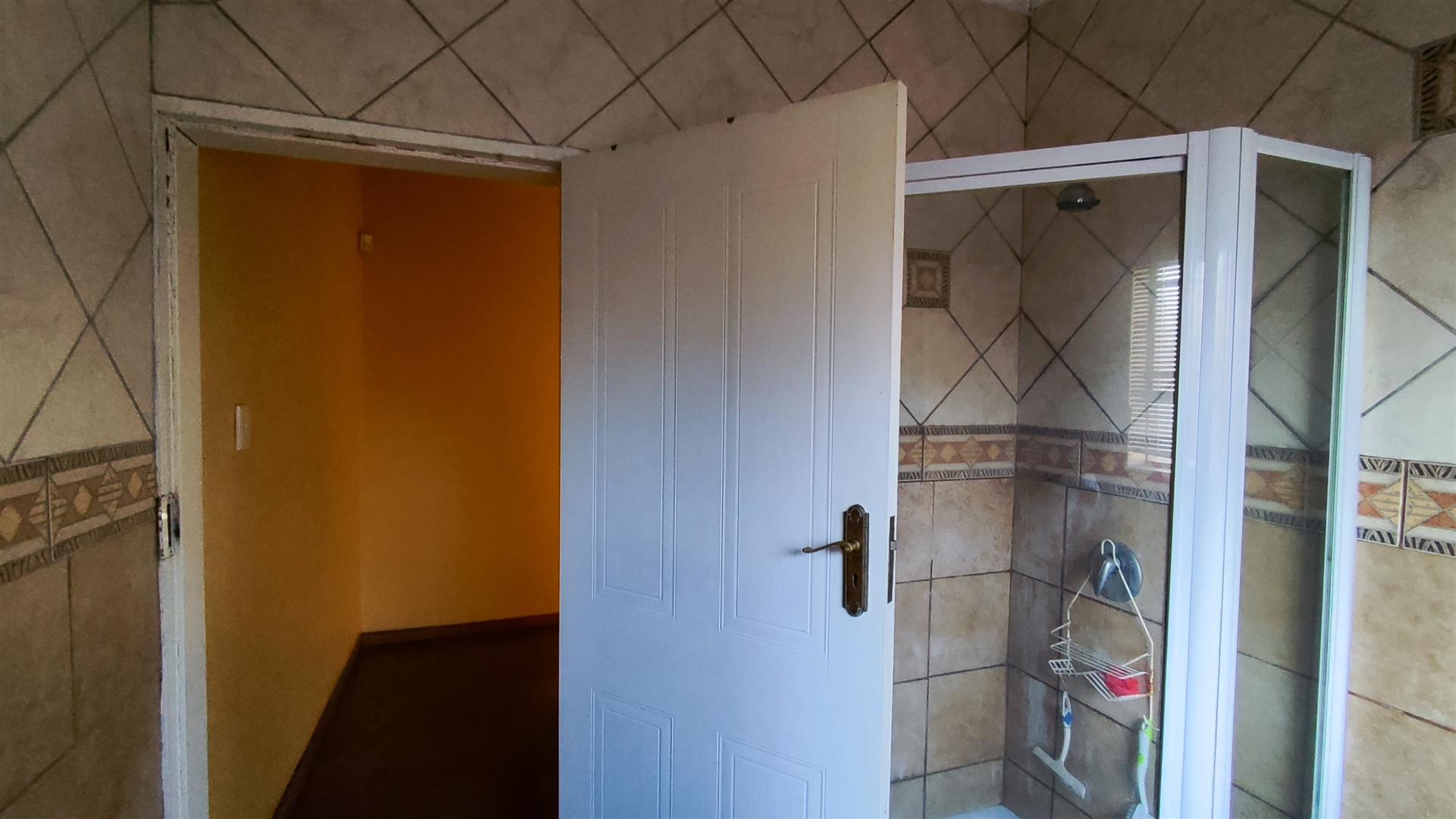 Bathroom 2 - 6 square meters of property in Parkrand