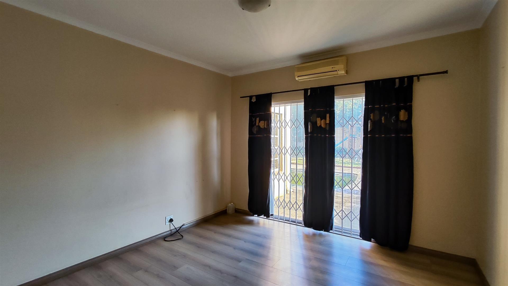 Bed Room 4 - 16 square meters of property in Parkrand