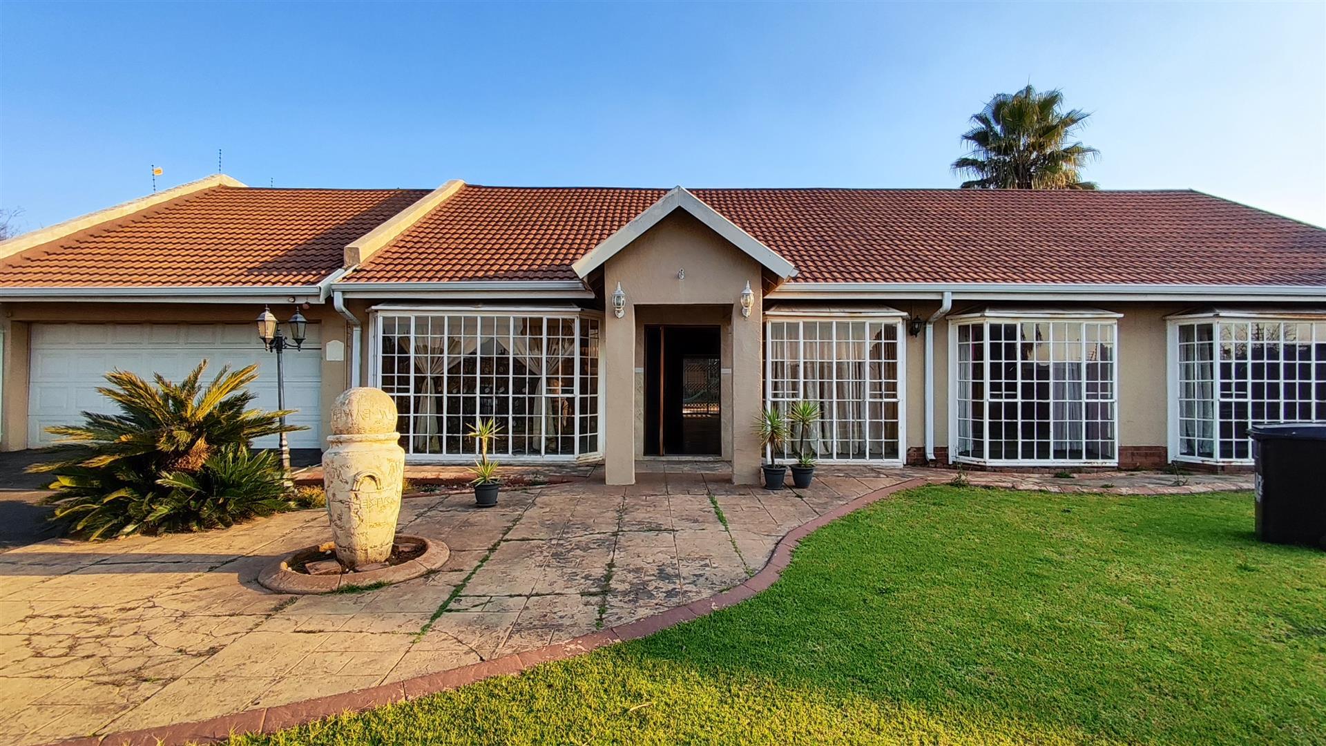 Front View of property in Parkrand