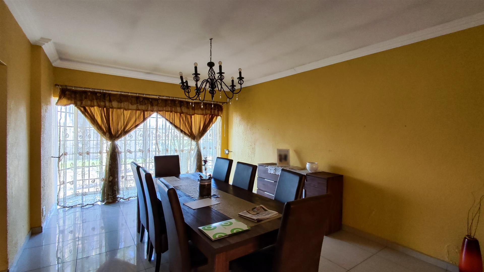 Dining Room - 44 square meters of property in Parkrand