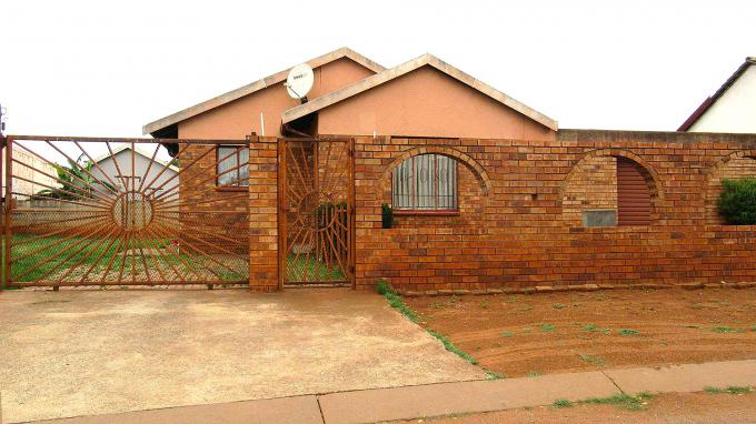2 Bedroom House for Sale For Sale in Lenasia - MR680211