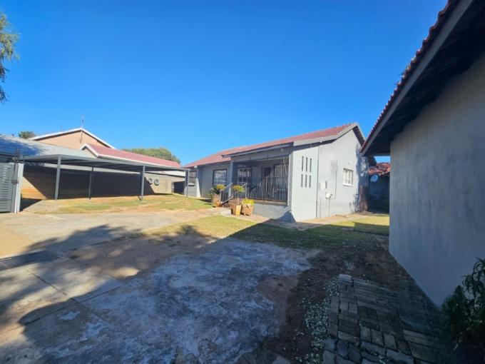 5 Bedroom House for Sale For Sale in Protea Park Remove - MR680239