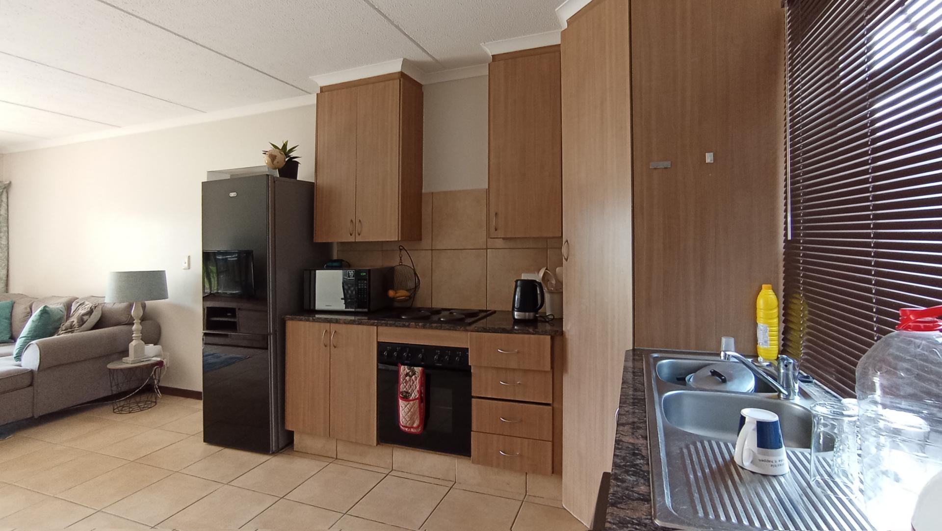 Kitchen - 11 square meters of property in Greenstone Hill