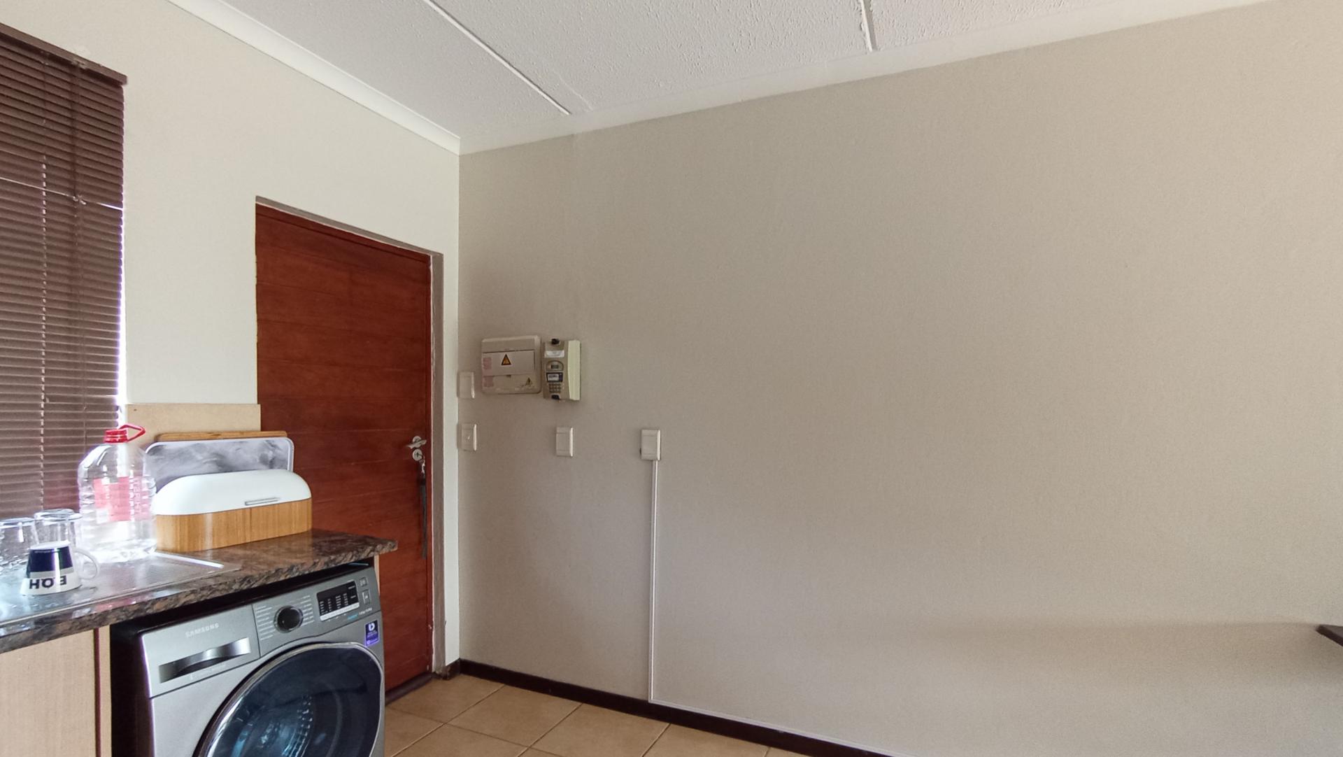 Kitchen - 11 square meters of property in Greenstone Hill