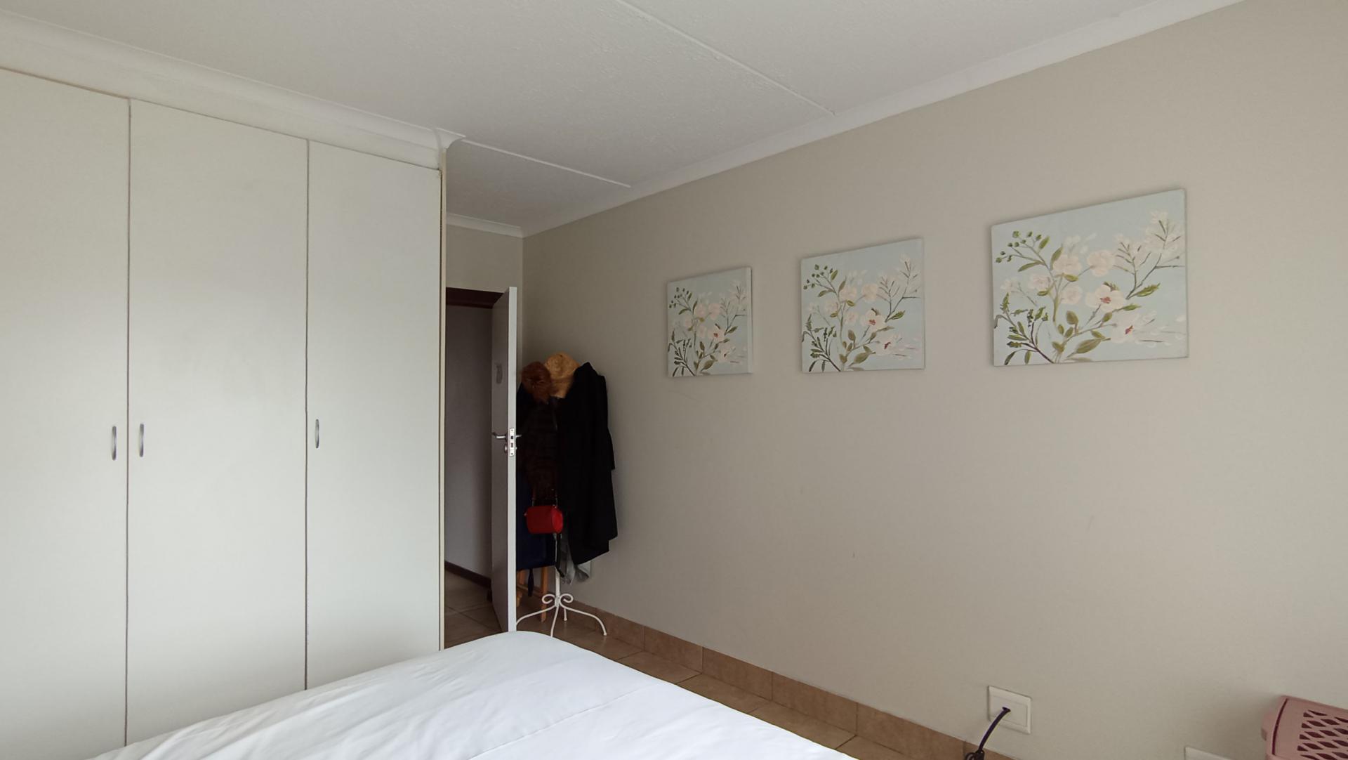 Bed Room 1 - 15 square meters of property in Greenstone Hill