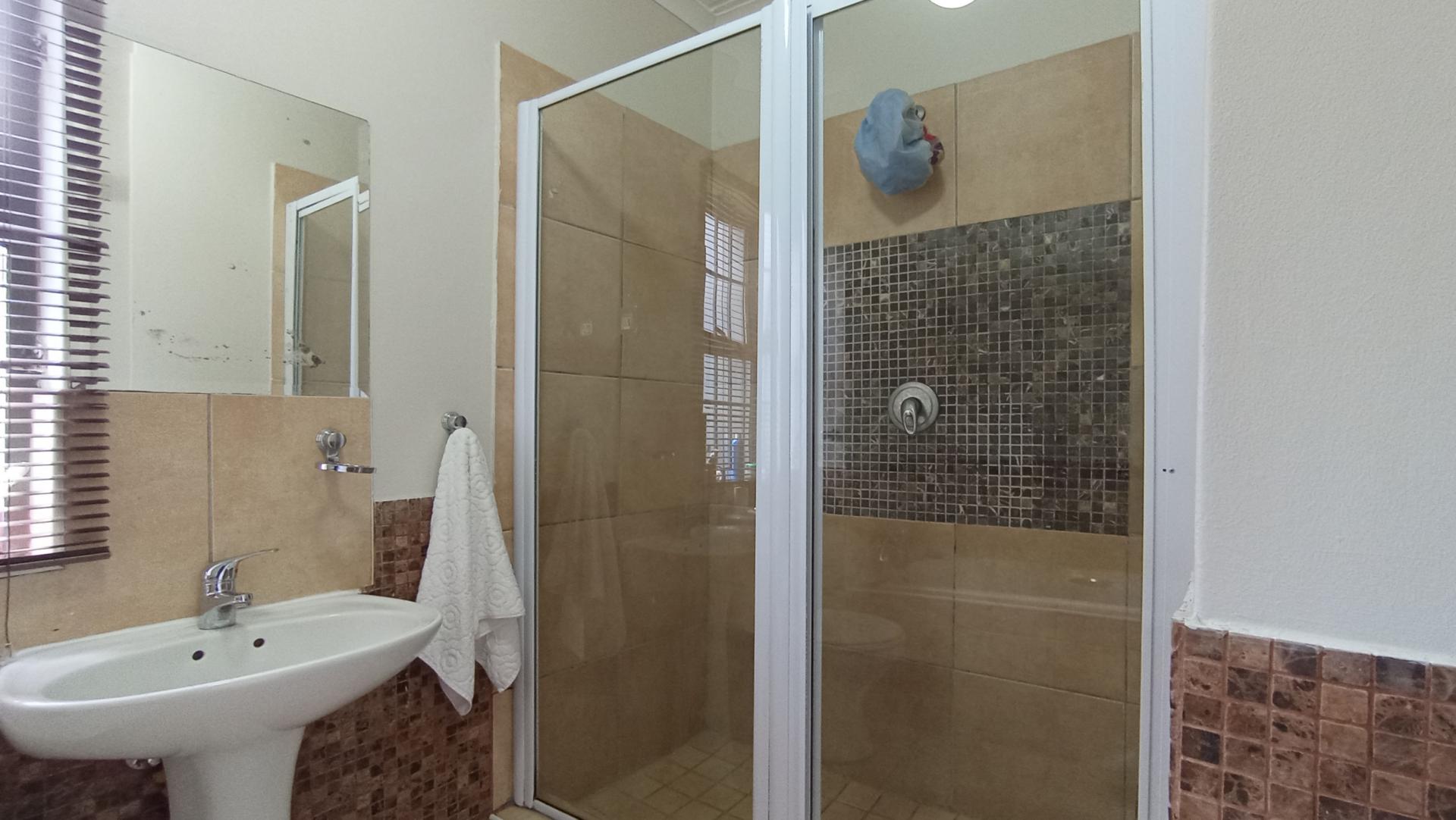 Bathroom 1 - 7 square meters of property in Greenstone Hill