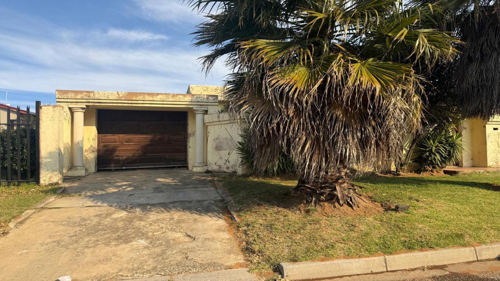 Front View of property in South Hills