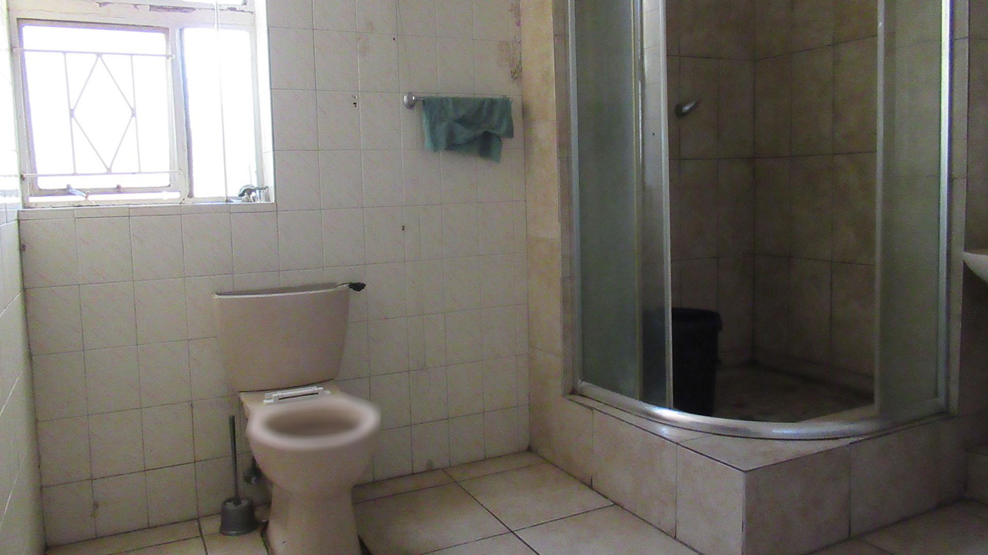 Bathroom 1 - 10 square meters of property in South Hills