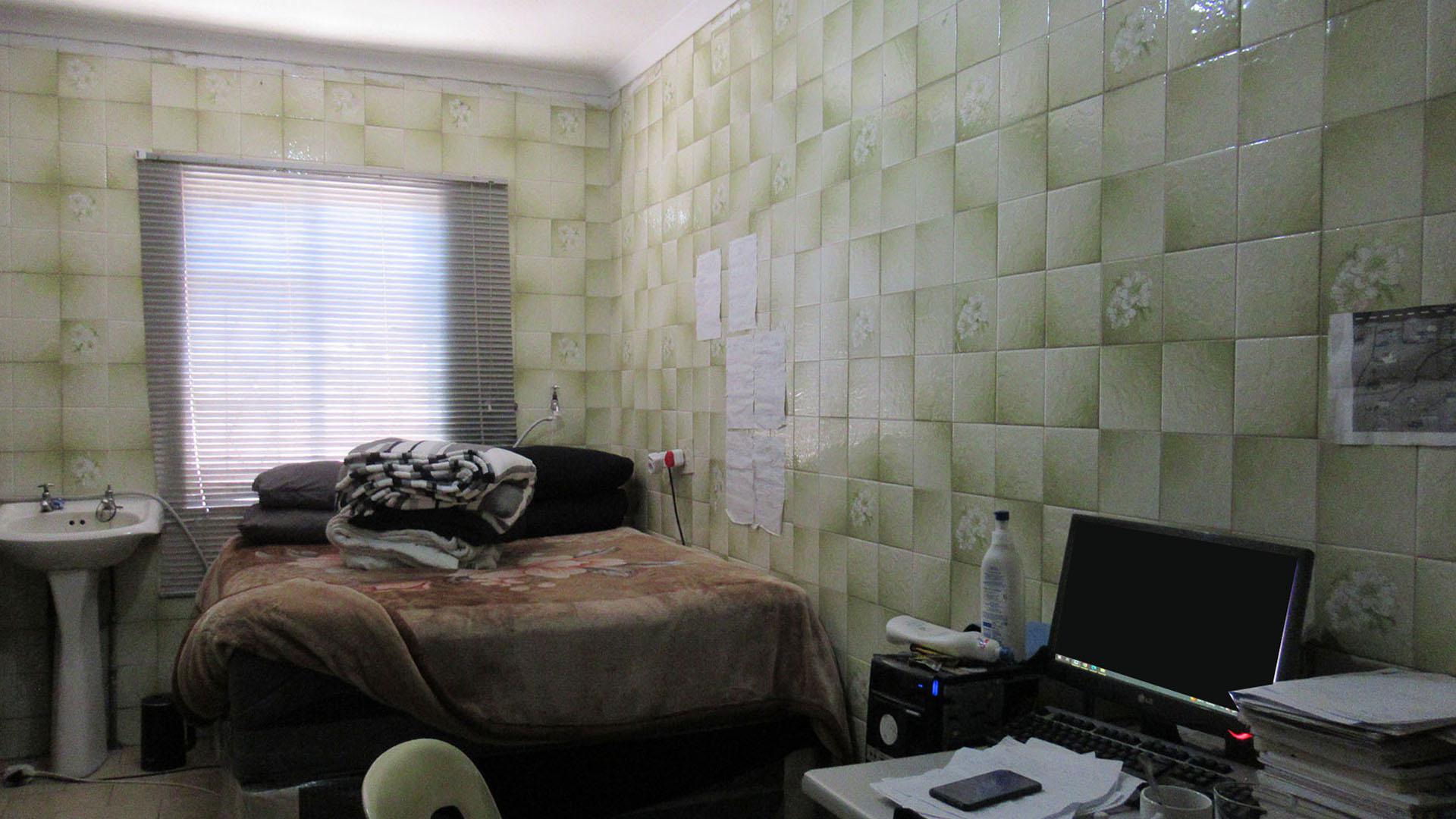 Bed Room 2 - 18 square meters of property in South Hills