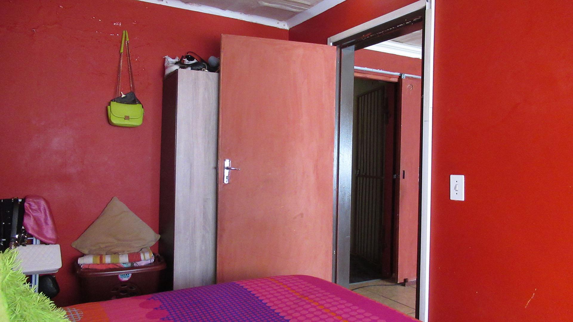 Bed Room 1 - 13 square meters of property in South Hills
