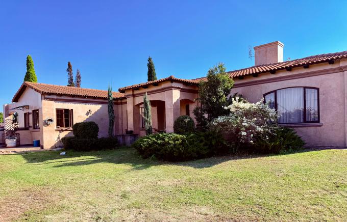 5 Bedroom House for Sale For Sale in Mooikloof - MR680282