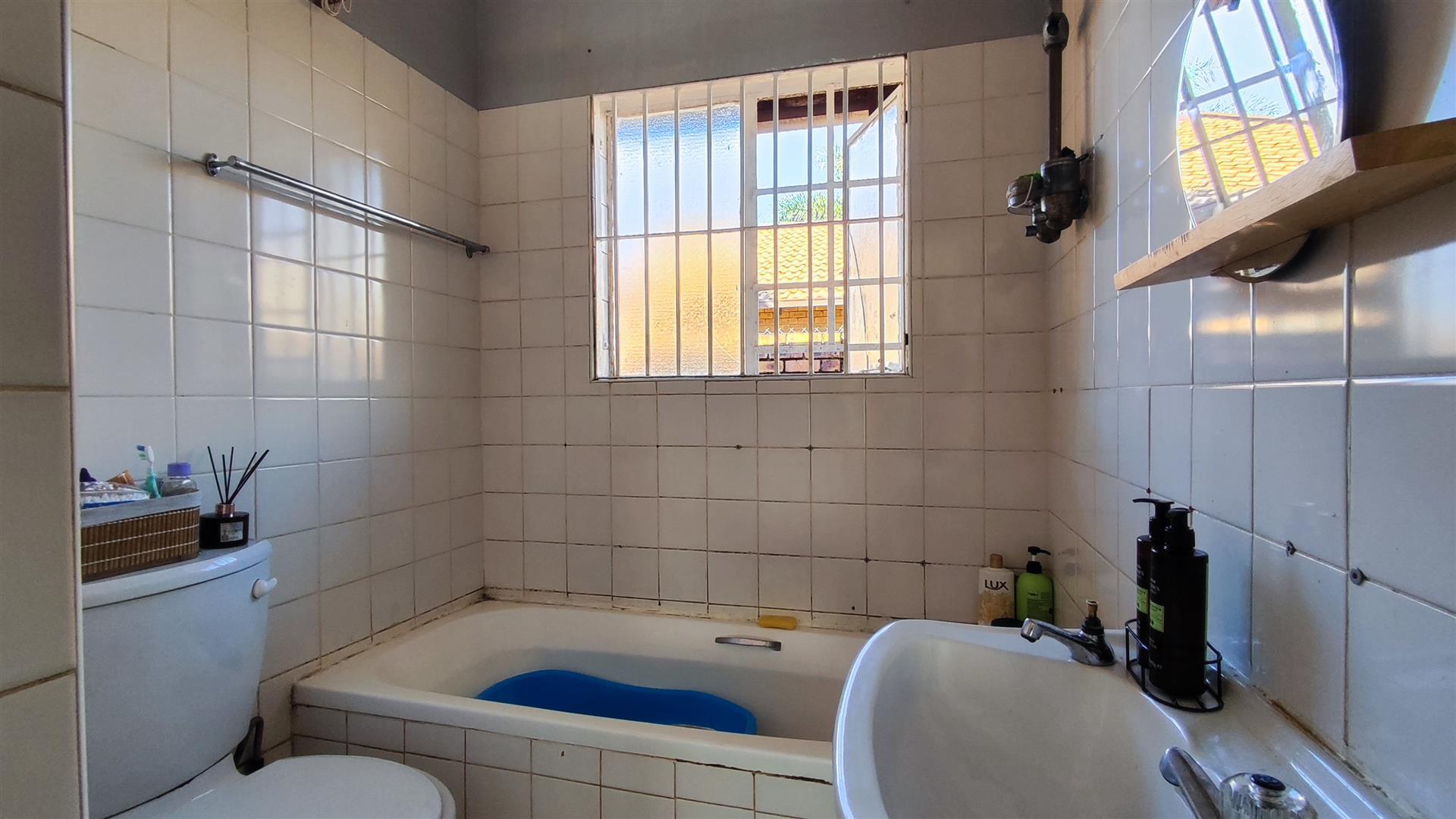Bathroom 1 - 4 square meters of property in Terenure