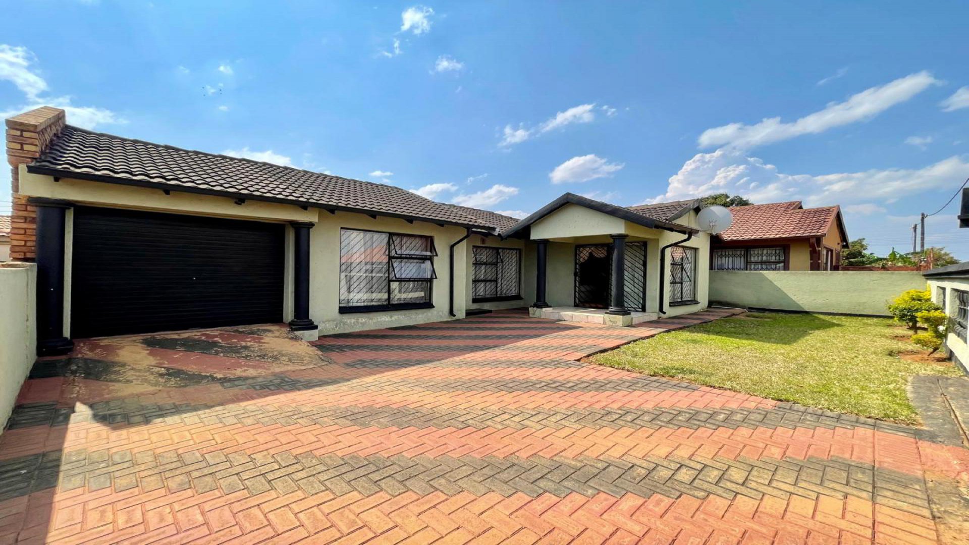 Front View of property in Soshanguve