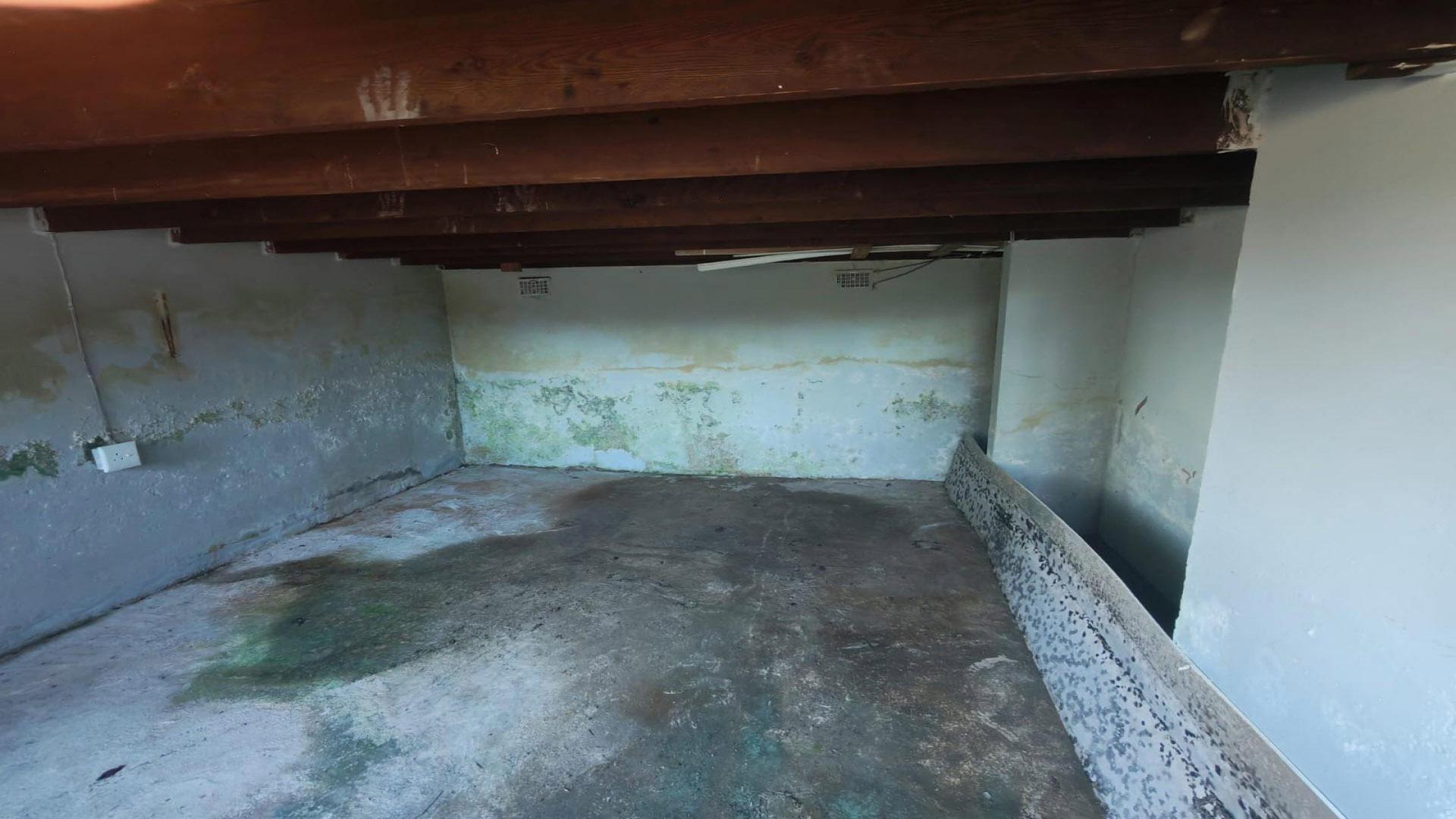 Garage of property in Ashley