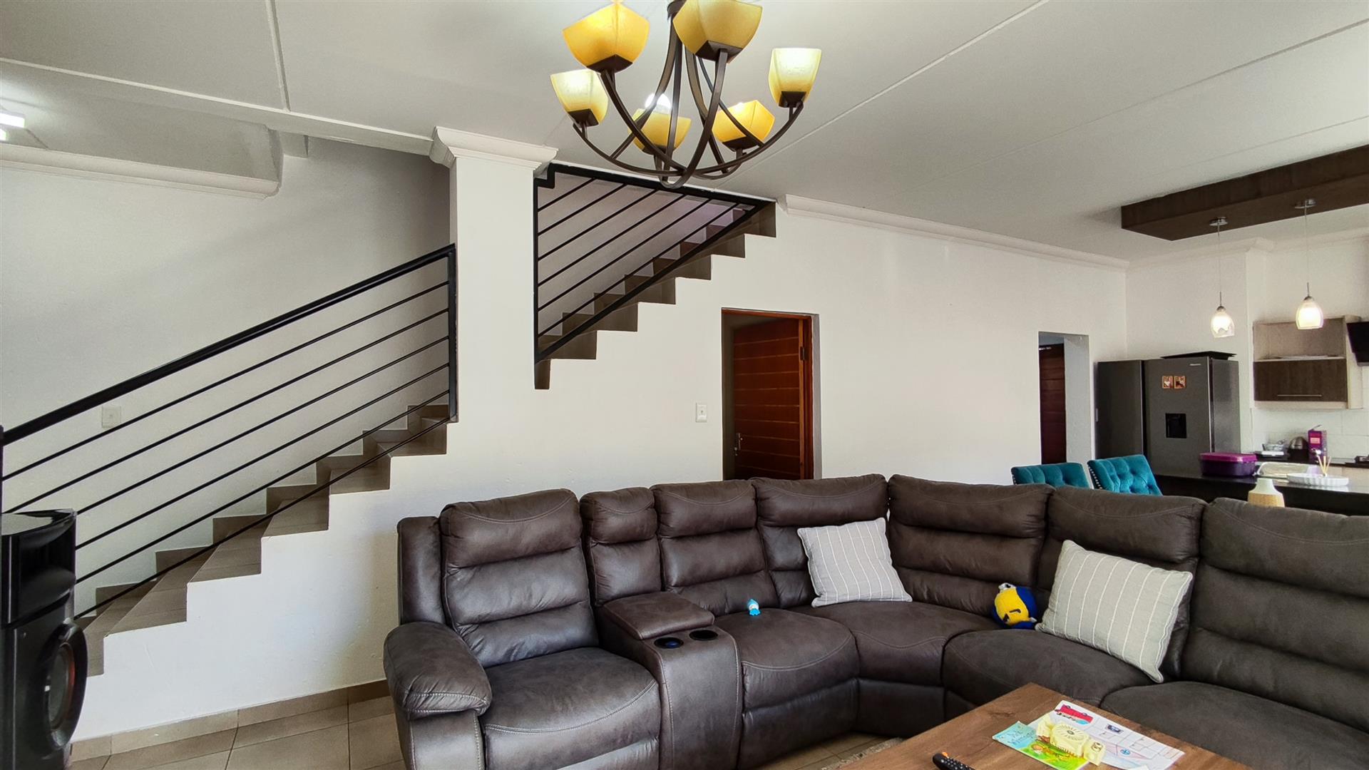 Lounges - 26 square meters of property in Terenure