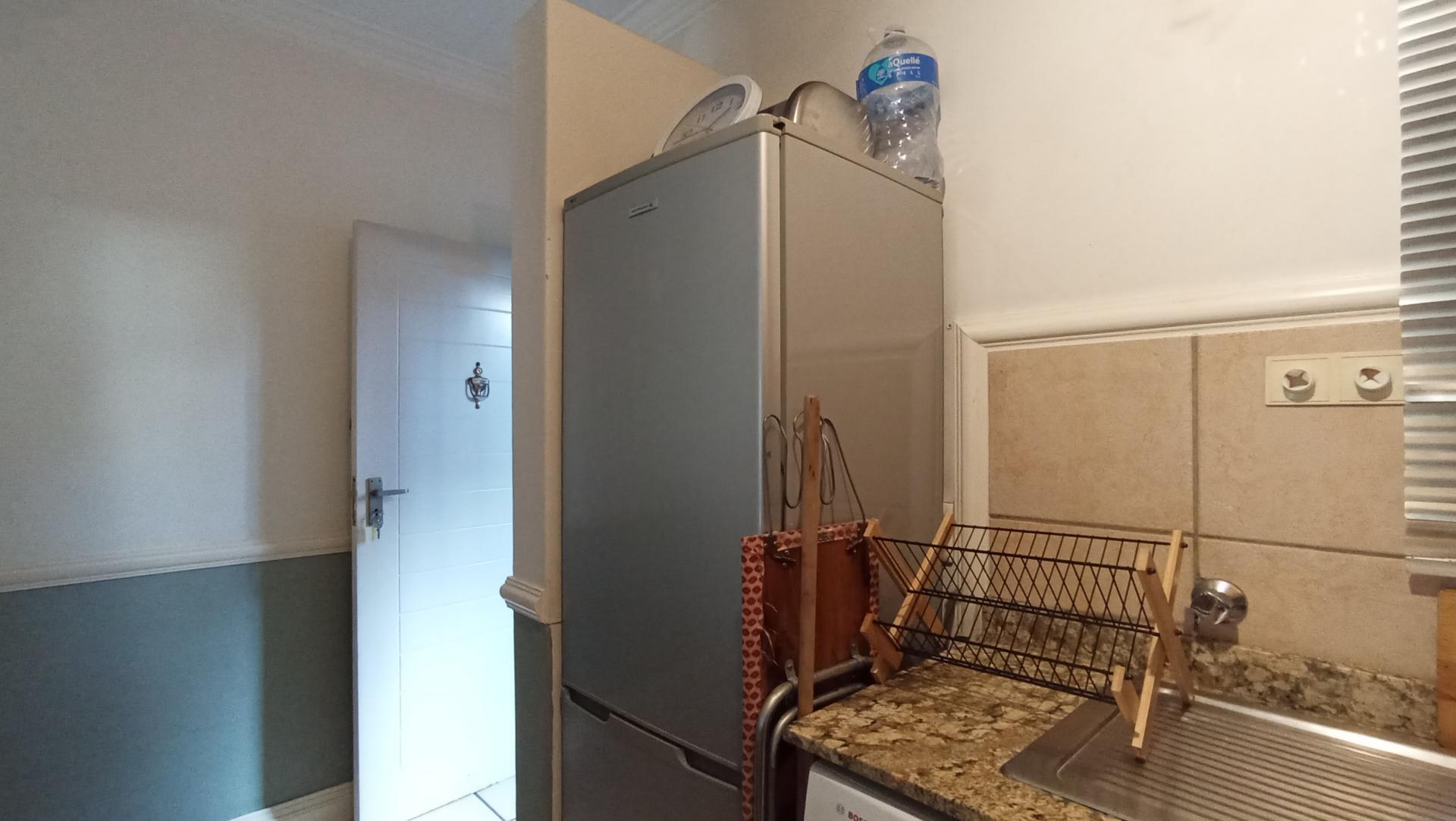Kitchen - 6 square meters of property in Melrose North
