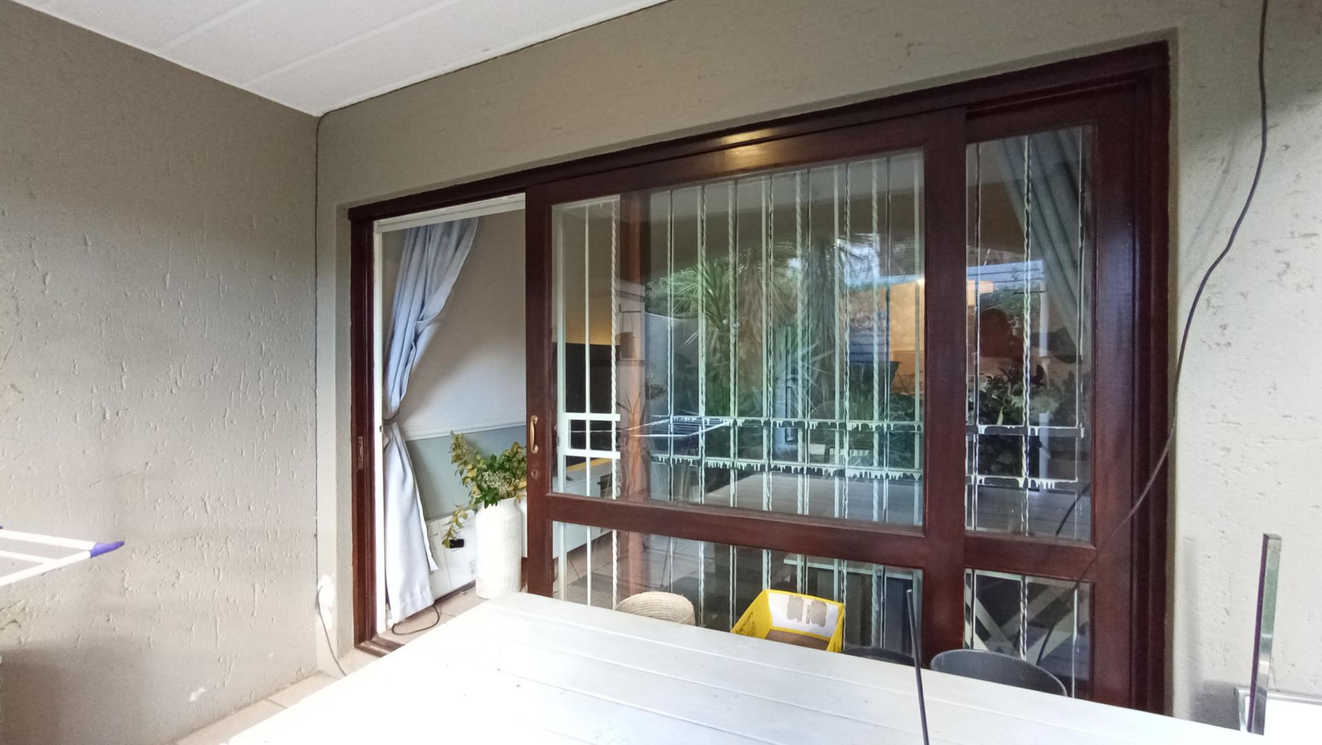 Patio - 10 square meters of property in Melrose North