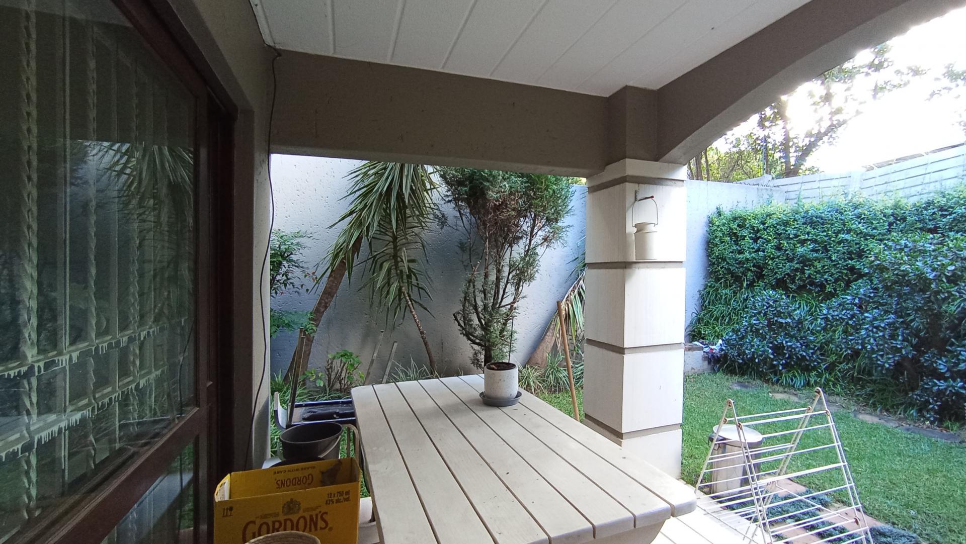 Patio - 10 square meters of property in Melrose North