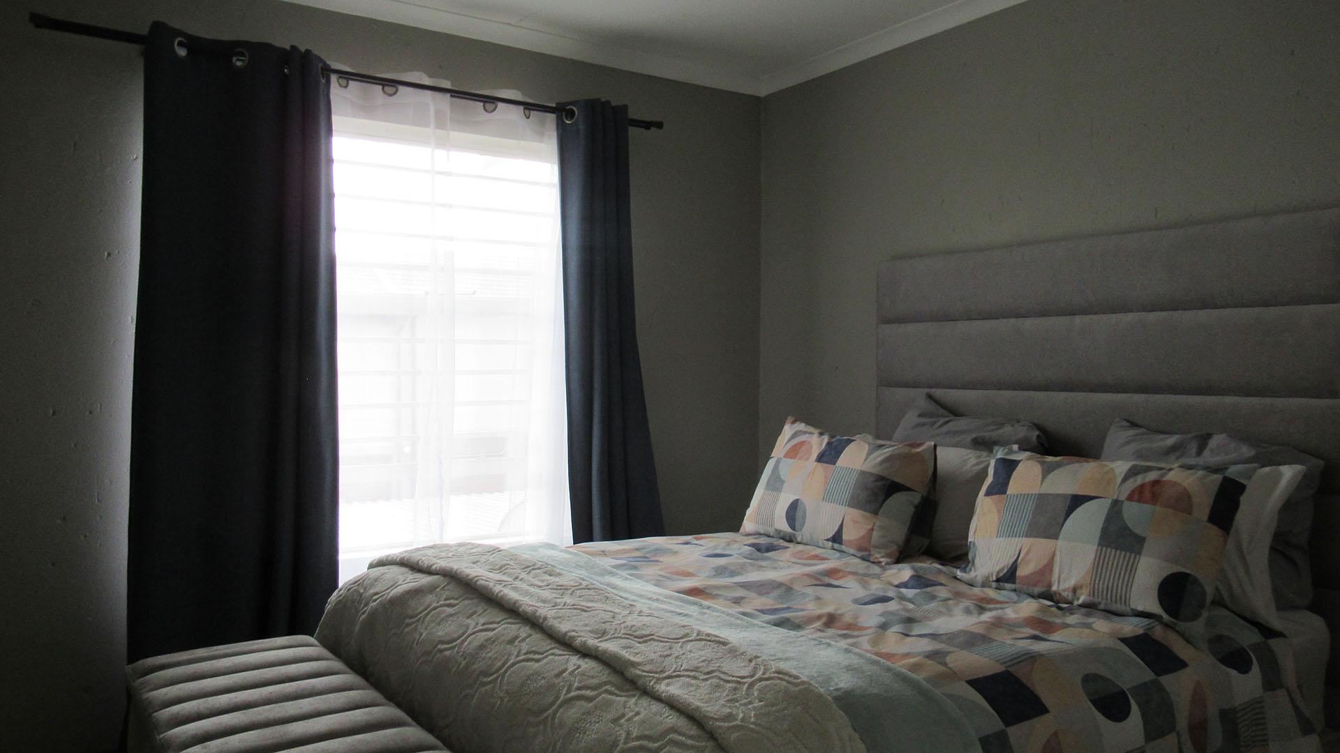 Main Bedroom - 17 square meters of property in Wilgeheuwel 