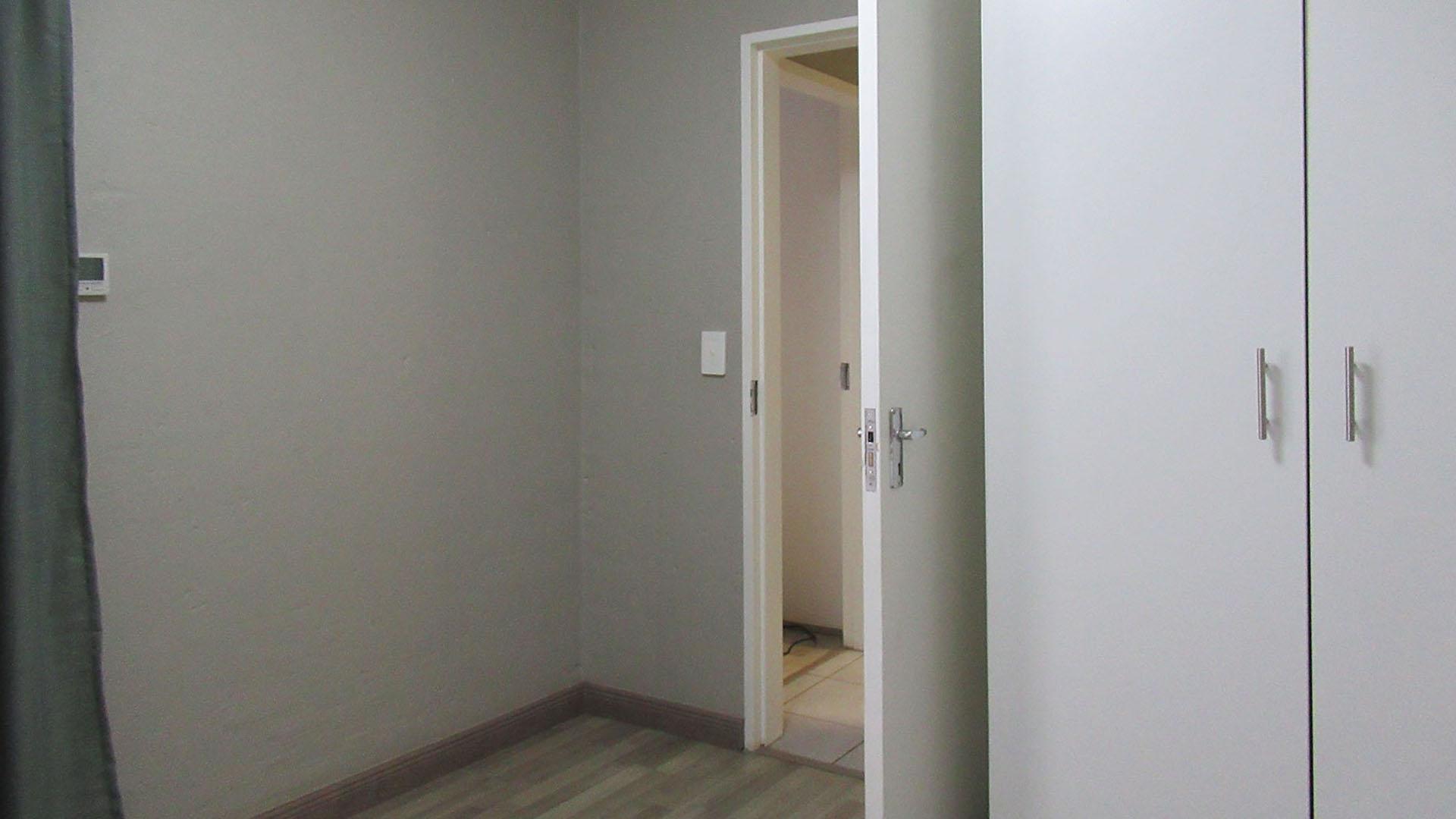 Bed Room 2 - 9 square meters of property in Wilgeheuwel 