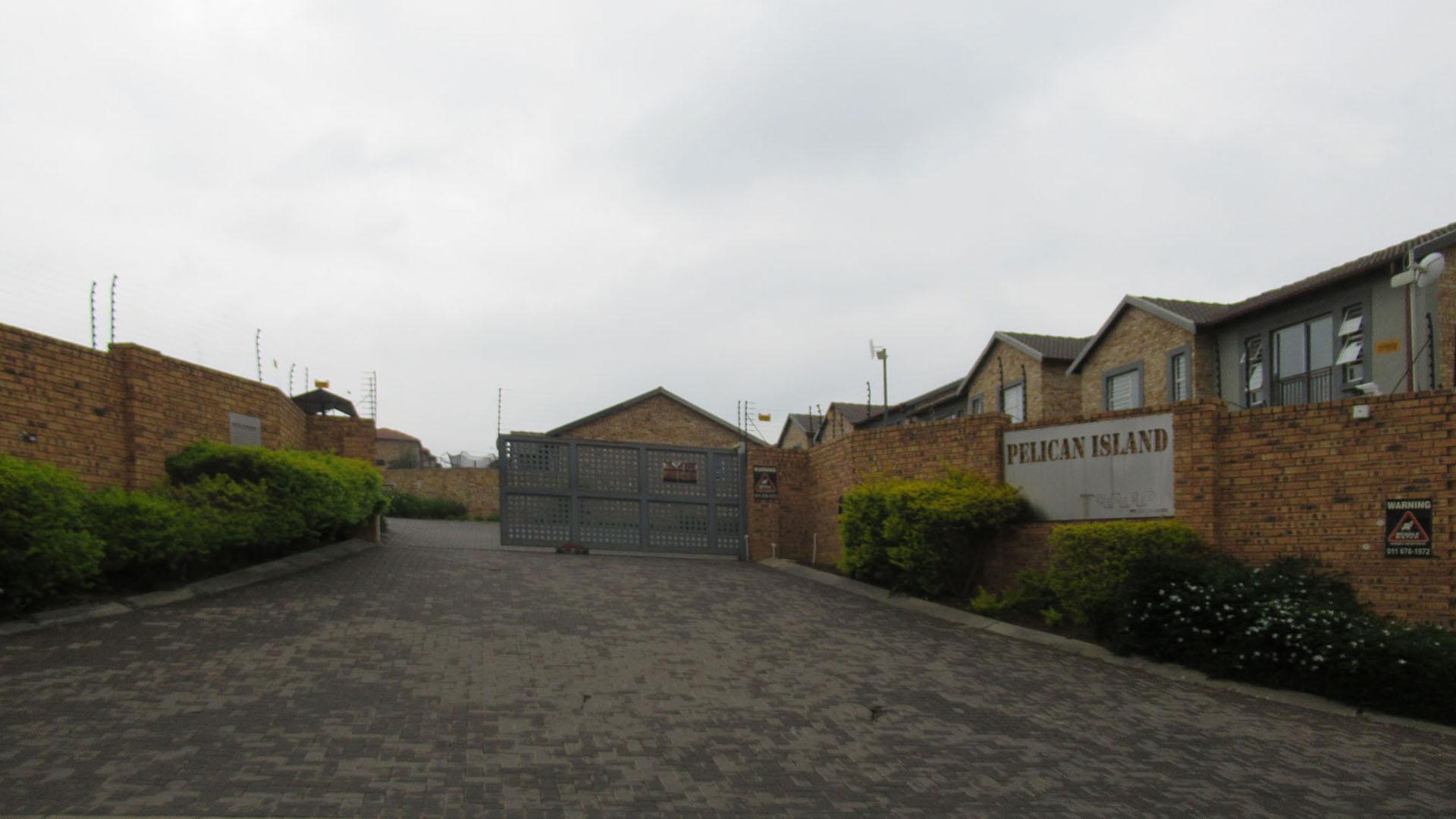 Front View of property in Wilgeheuwel 