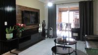 Lounges - 17 square meters of property in Wilgeheuwel 