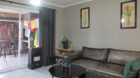 Lounges - 17 square meters of property in Wilgeheuwel 