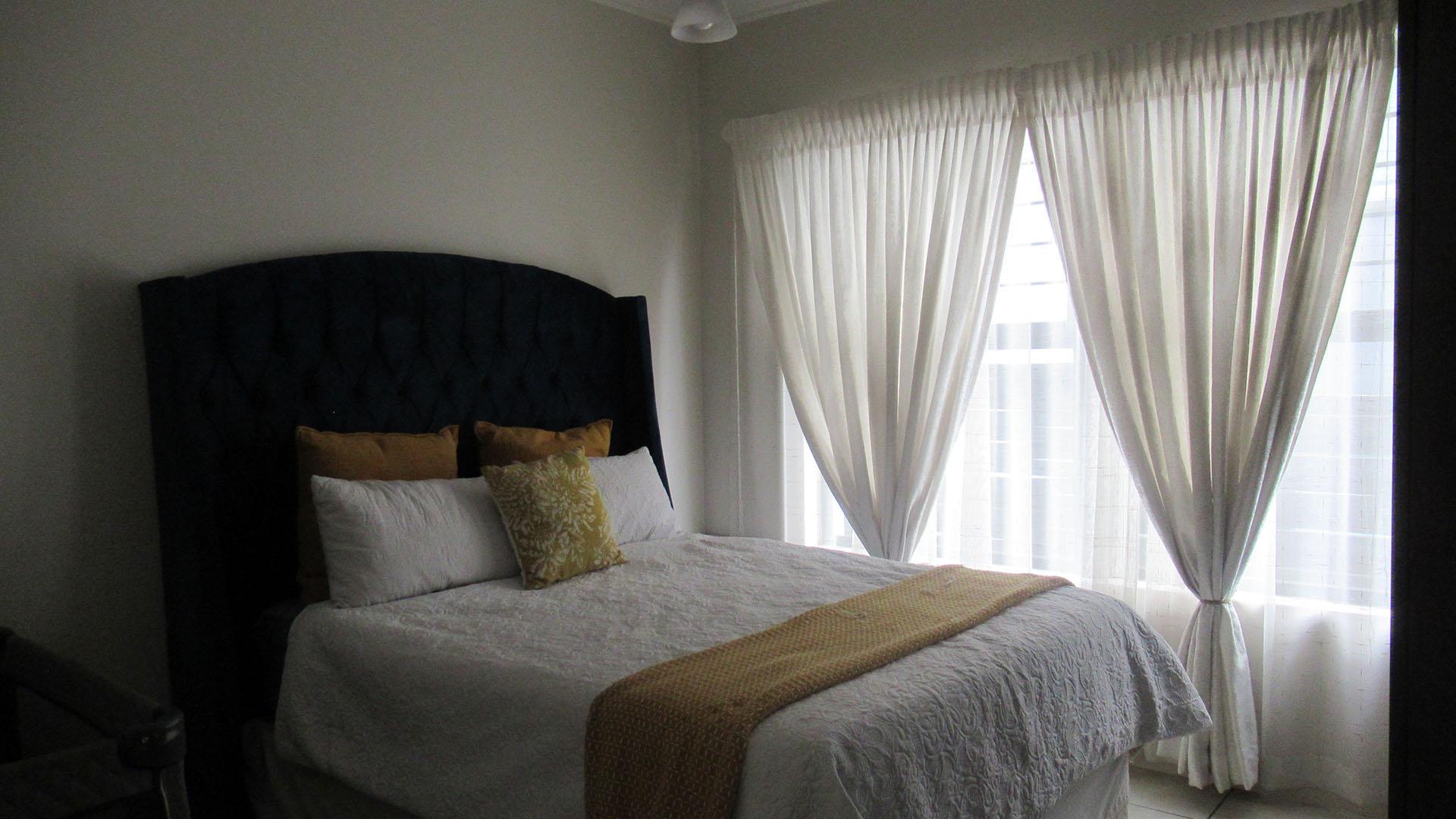 Bed Room 2 - 11 square meters of property in Oakdene