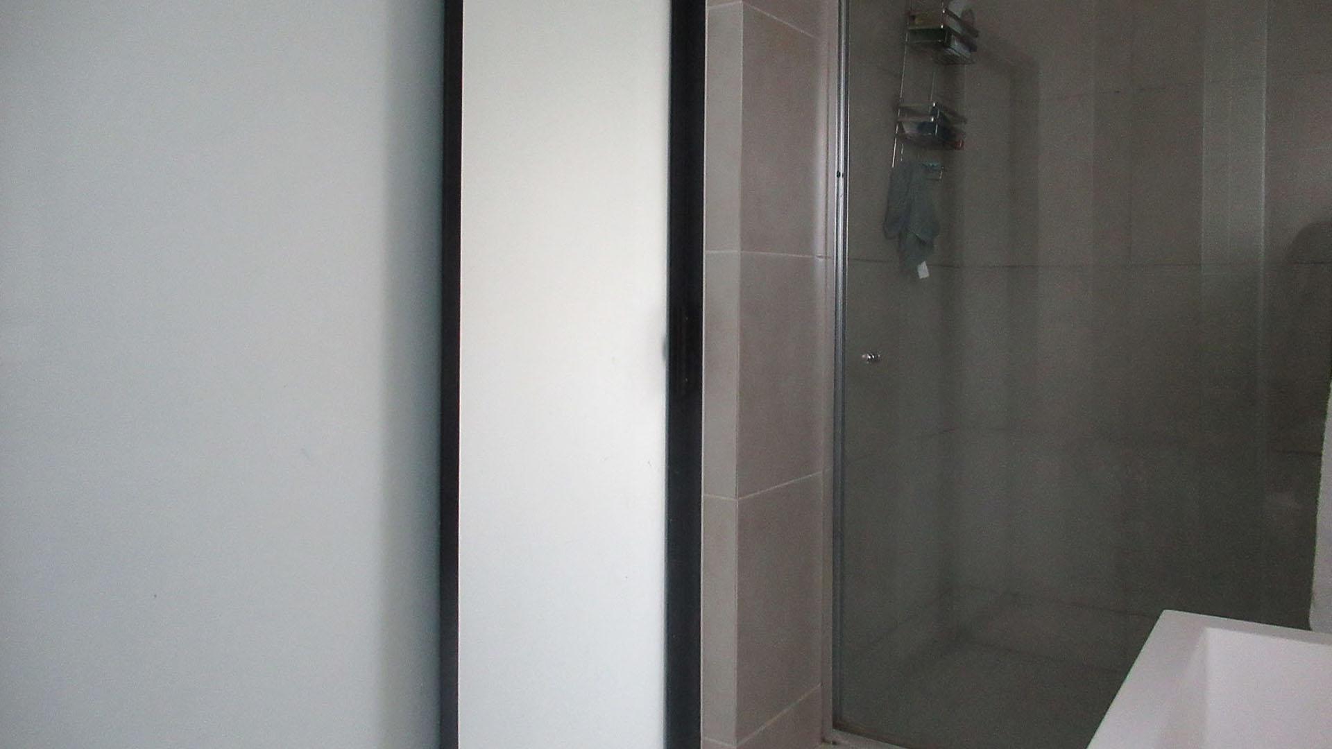 Main Bathroom - 6 square meters of property in Oakdene