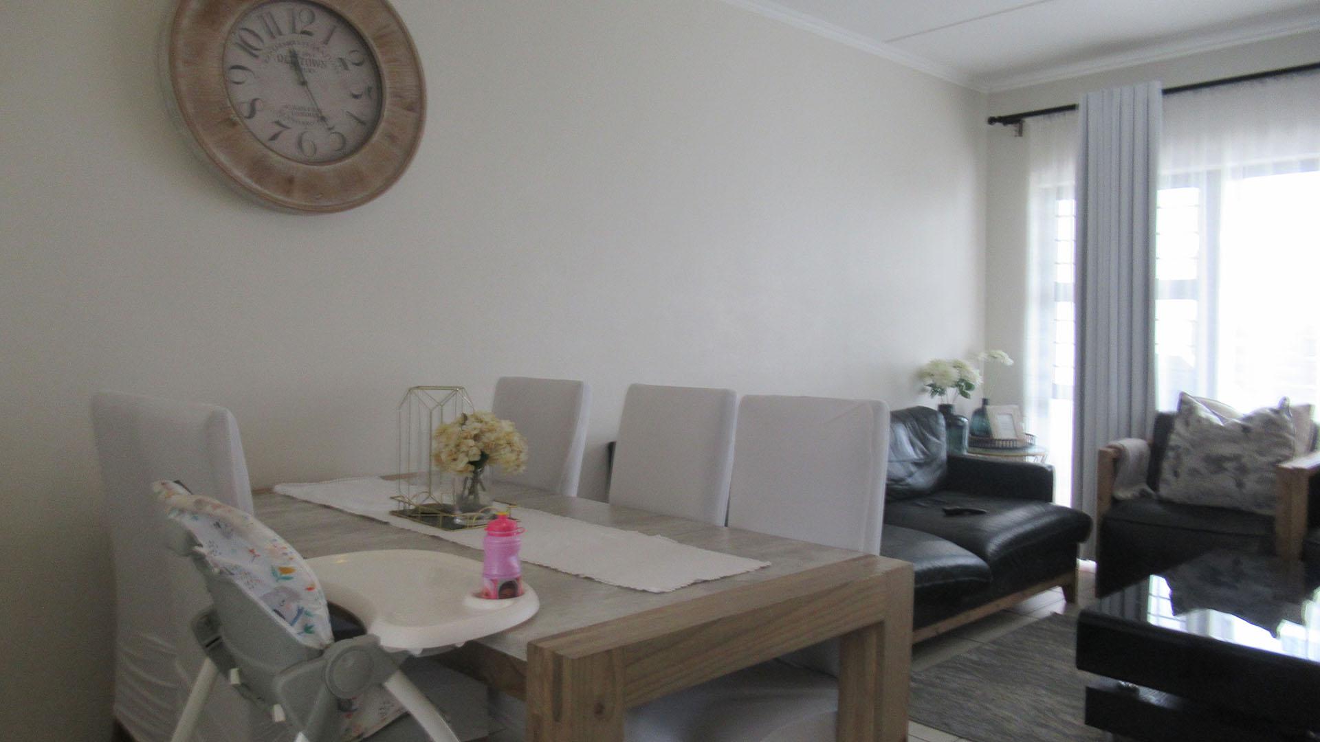 Dining Room - 7 square meters of property in Oakdene