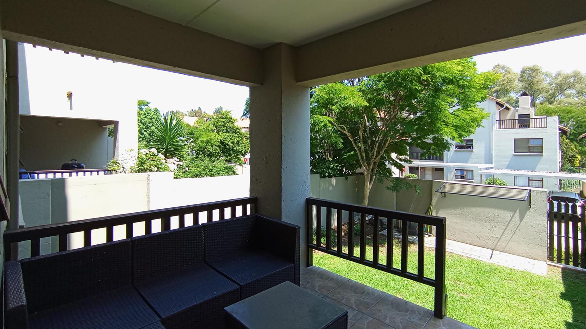 Patio - 11 square meters of property in Paulshof