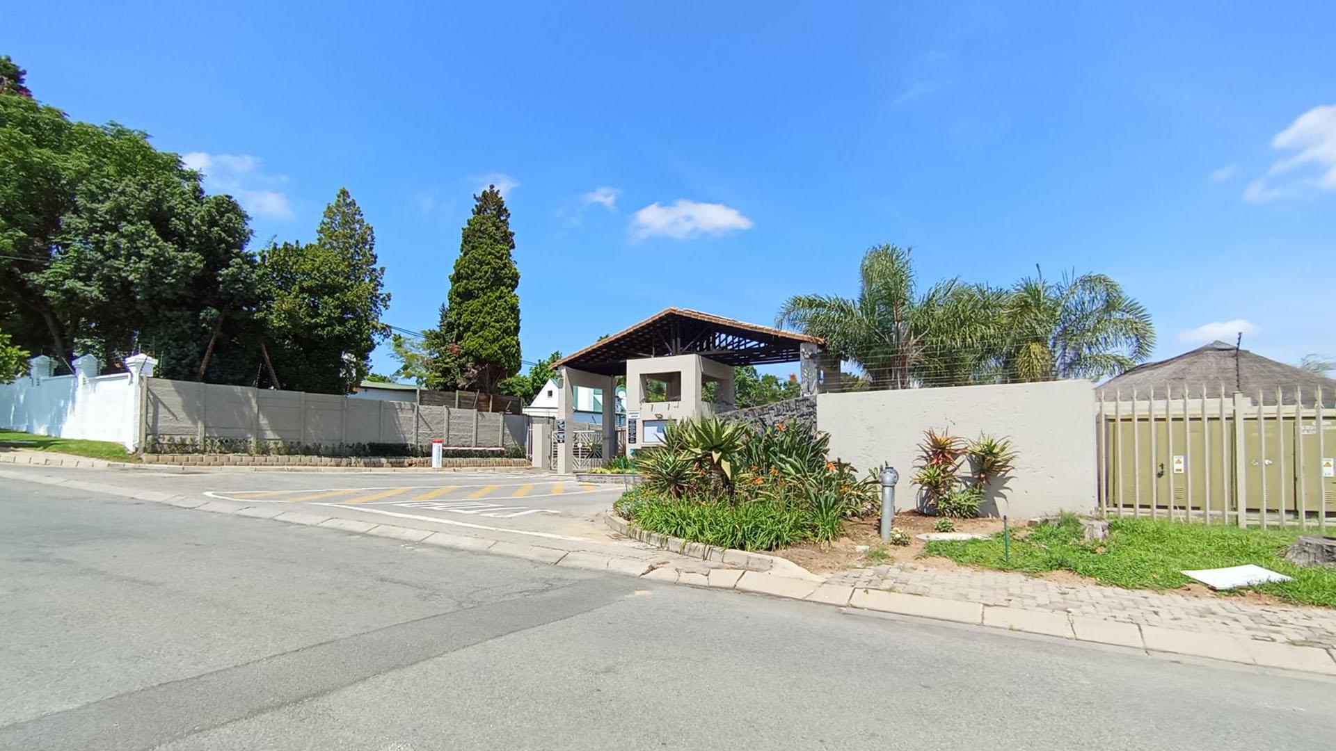 Front View of property in Paulshof