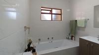 Bathroom 1 - 7 square meters of property in Paulshof