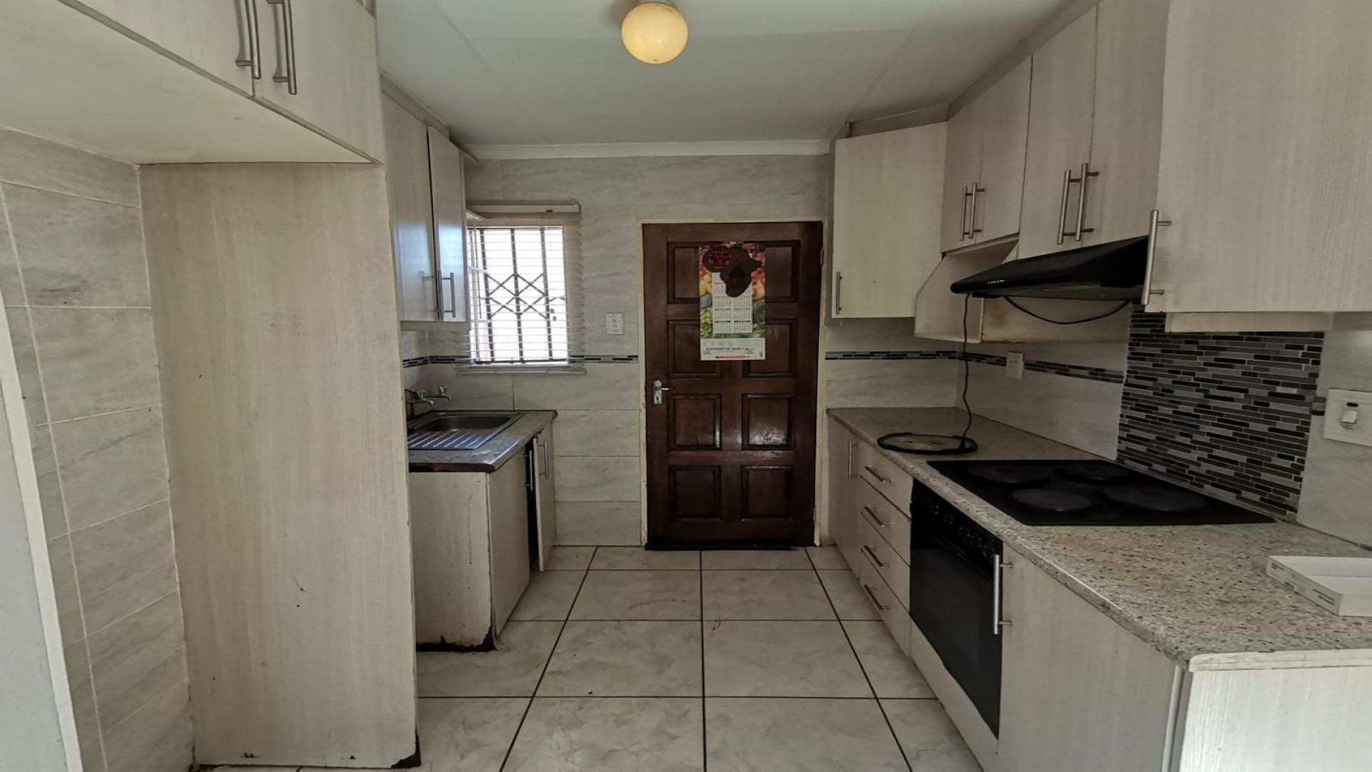 Kitchen of property in Windmill Park