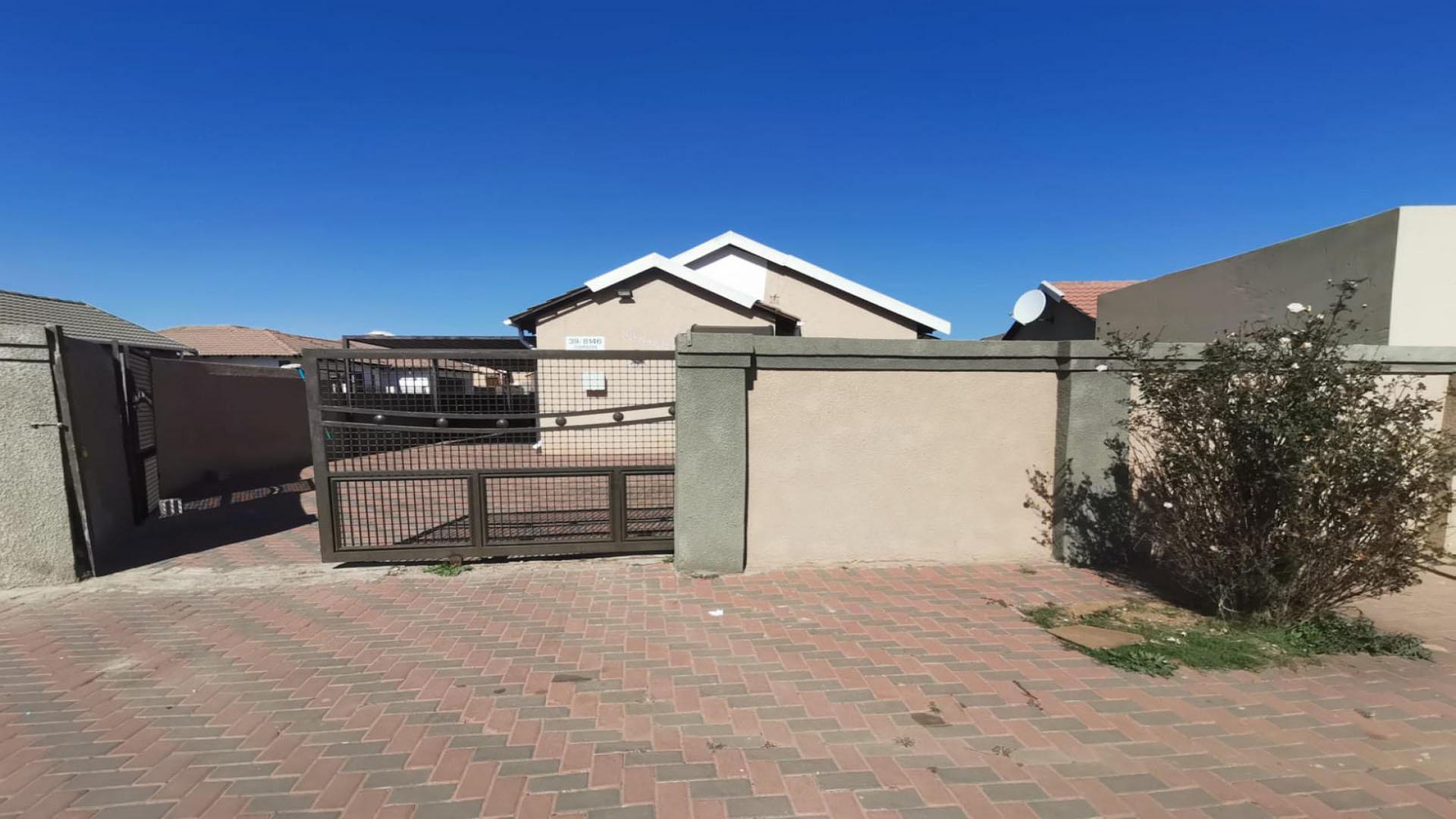 Front View of property in Windmill Park