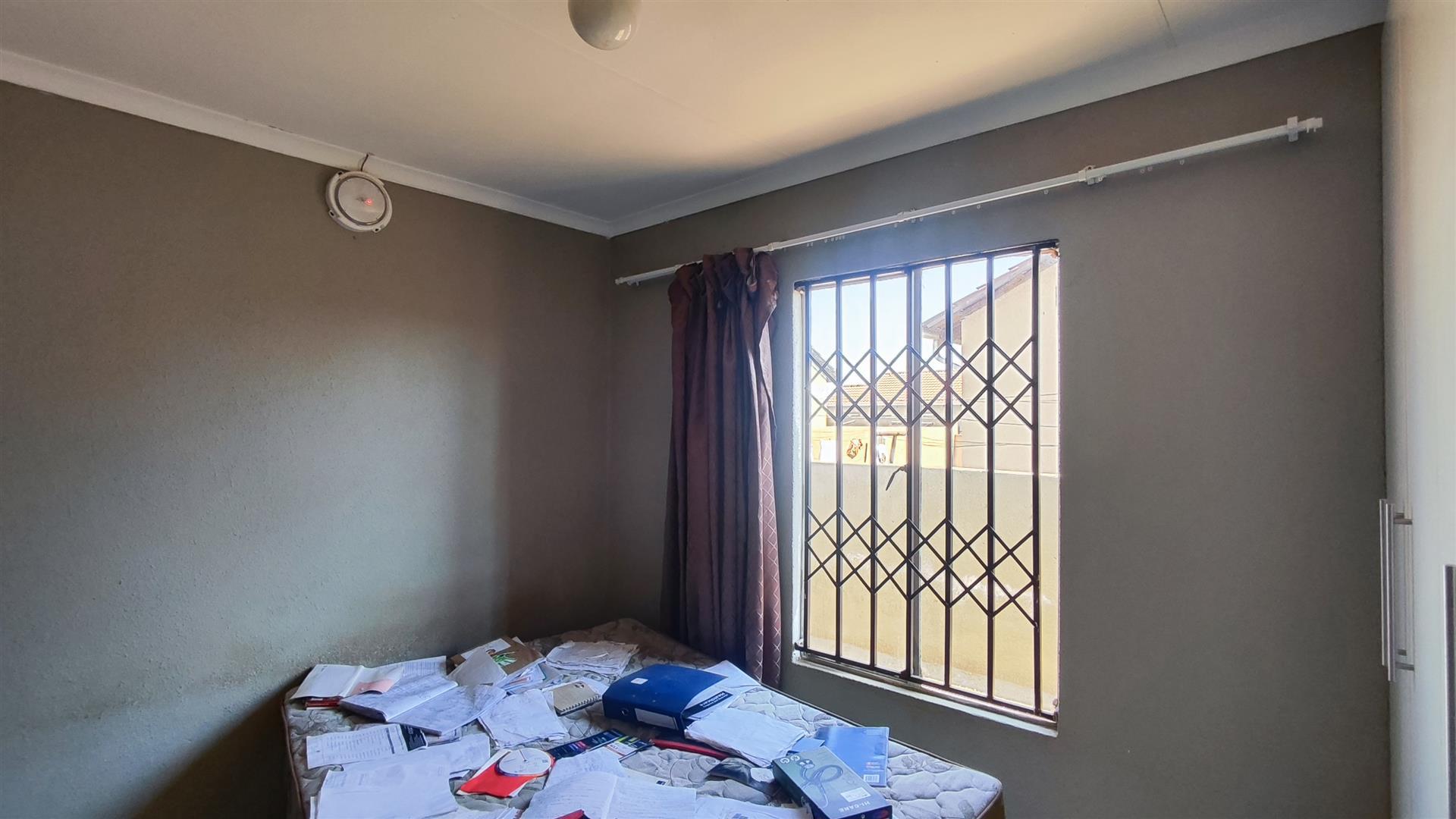 Bed Room 1 - 10 square meters of property in Windmill Park