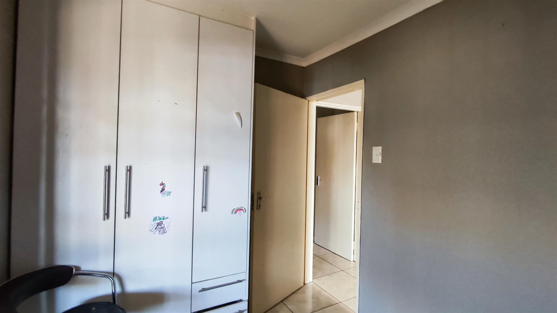 Bed Room 2 - 8 square meters of property in Windmill Park