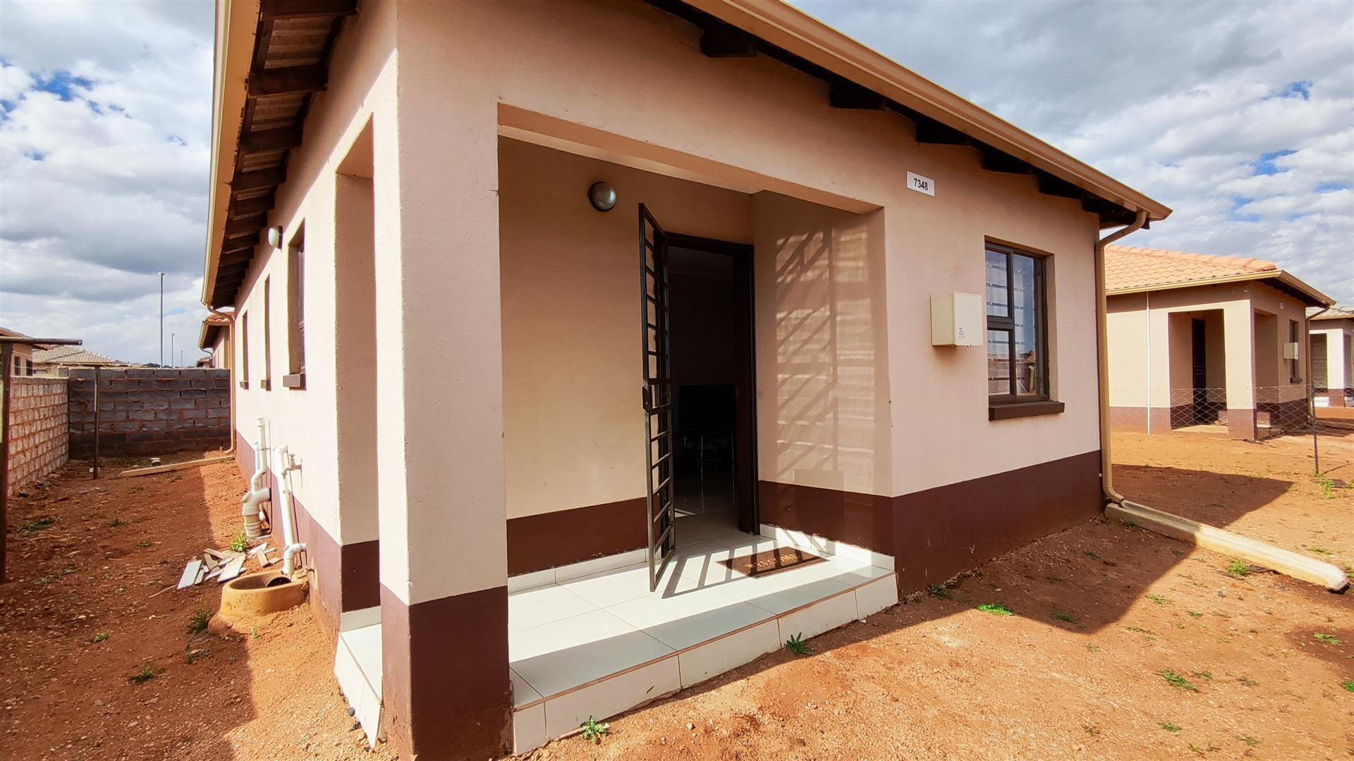 Front View of property in Dawn Park