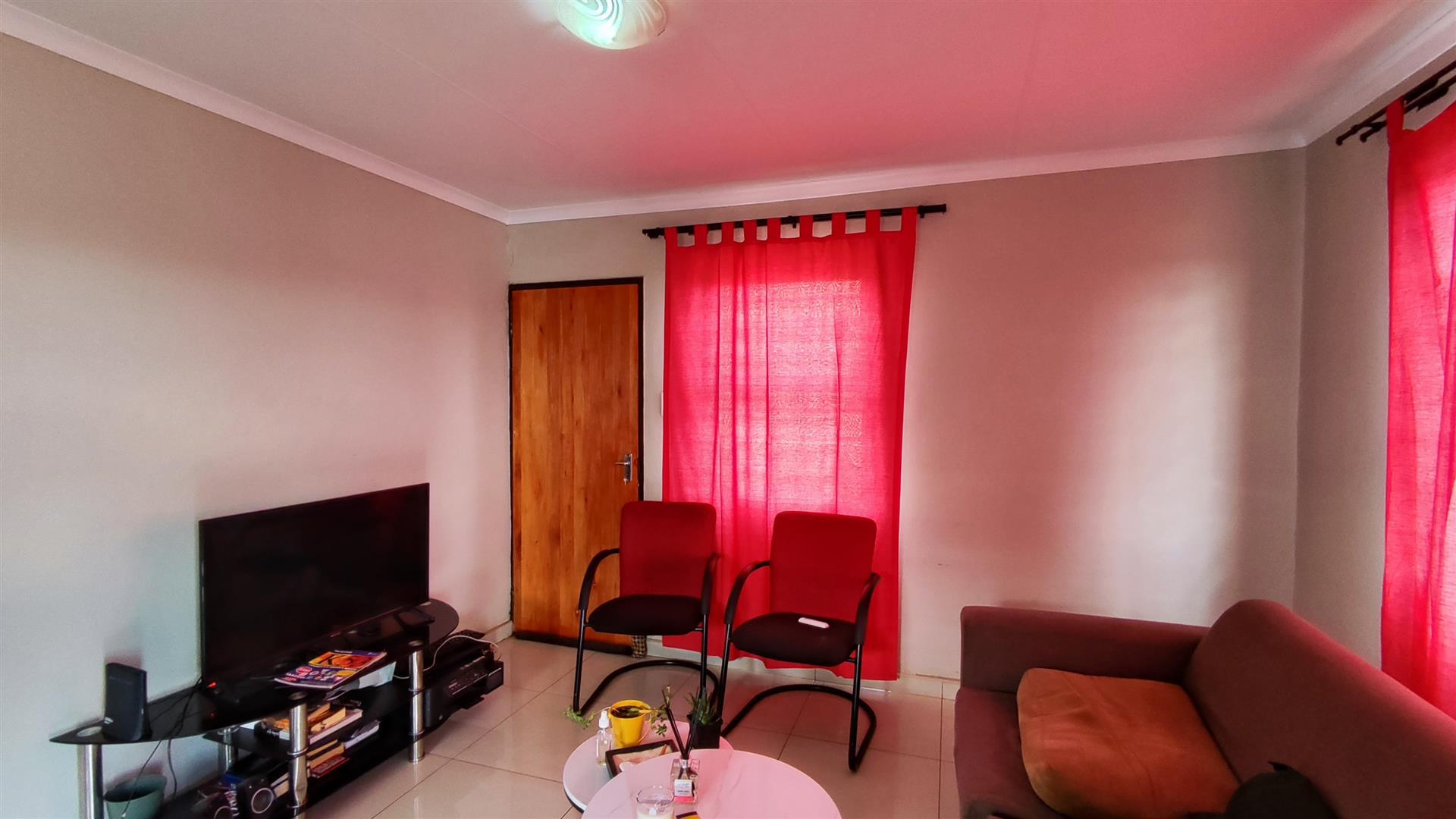 Lounges - 13 square meters of property in Dawn Park