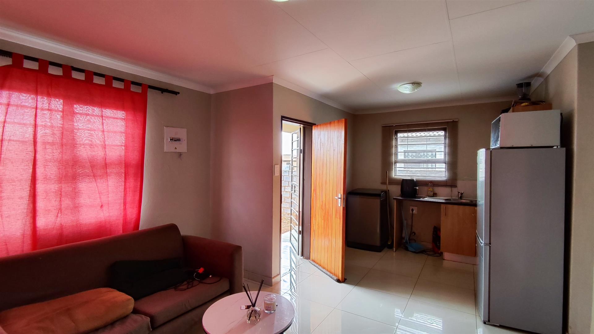 Lounges - 13 square meters of property in Dawn Park