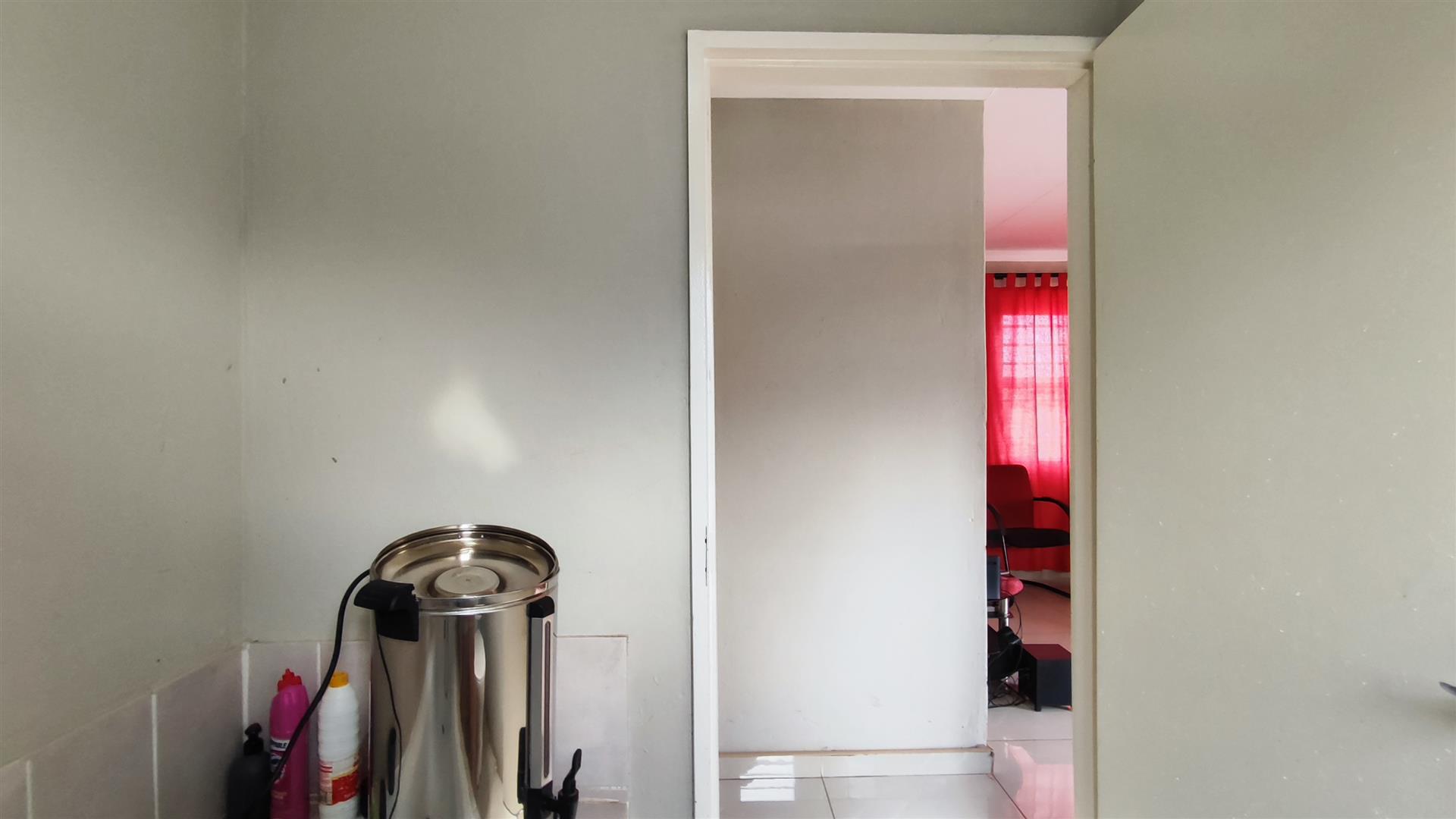 Bathroom 1 - 4 square meters of property in Dawn Park