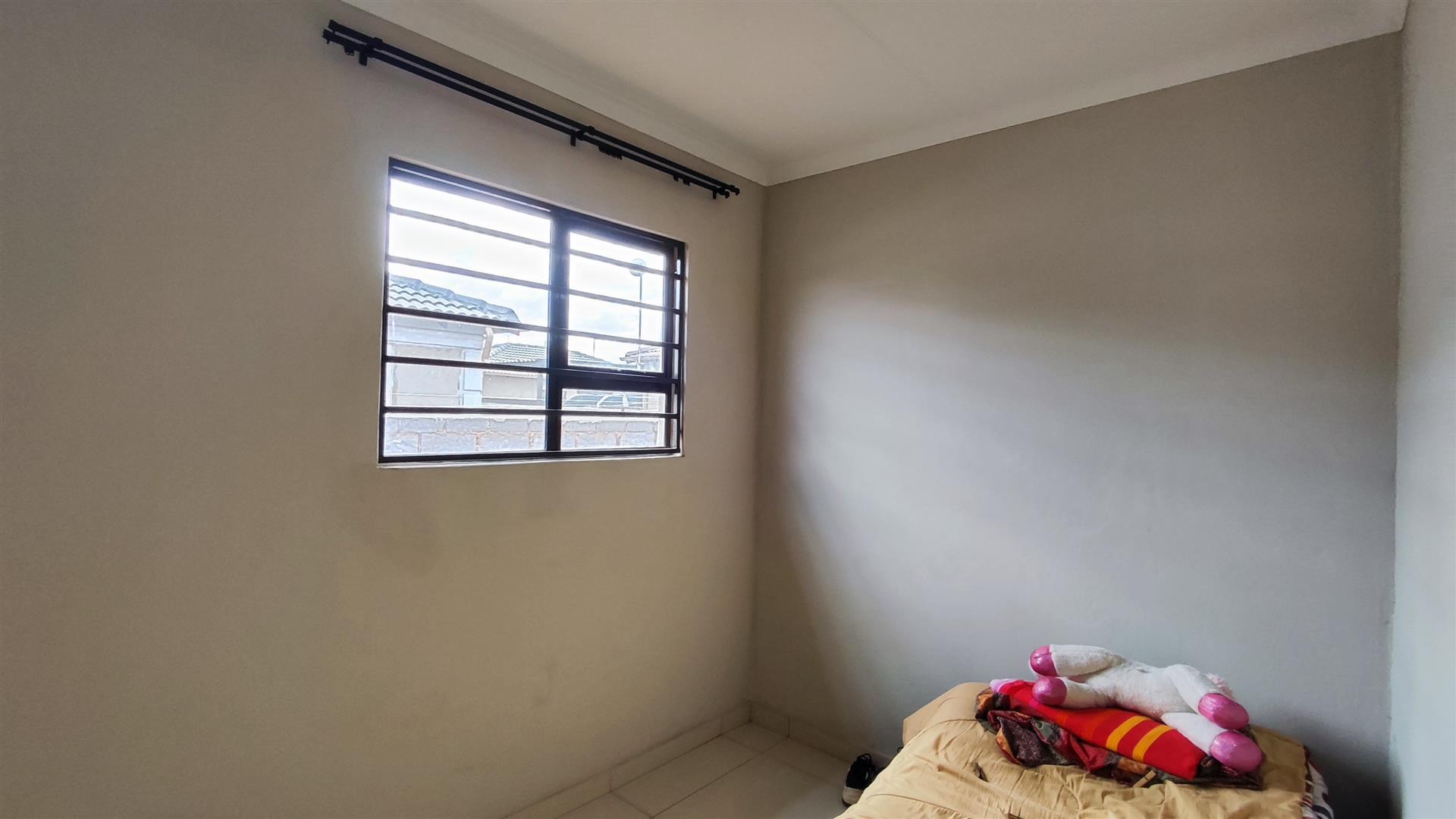 Bed Room 1 - 6 square meters of property in Dawn Park