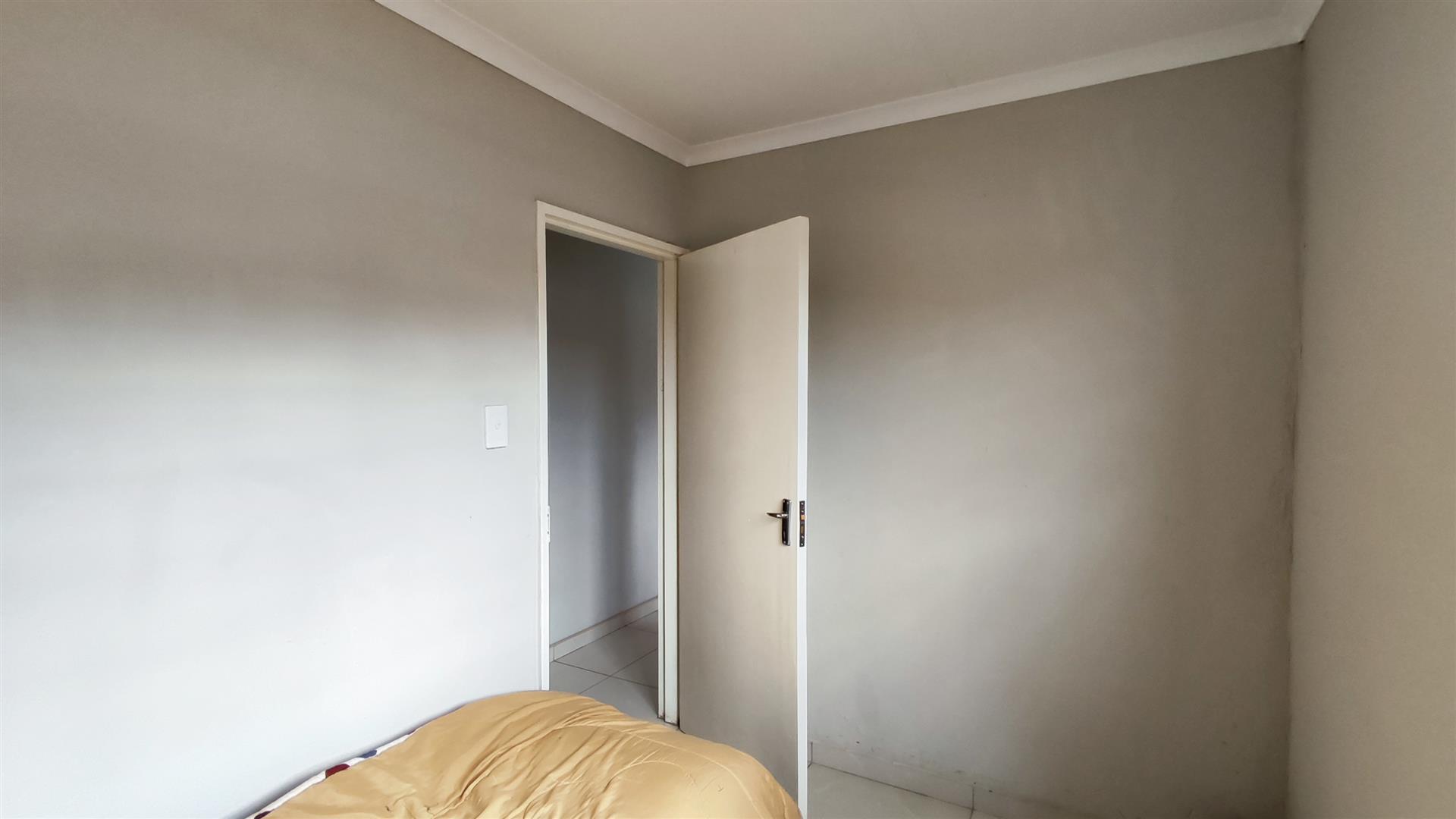 Bed Room 1 - 6 square meters of property in Dawn Park