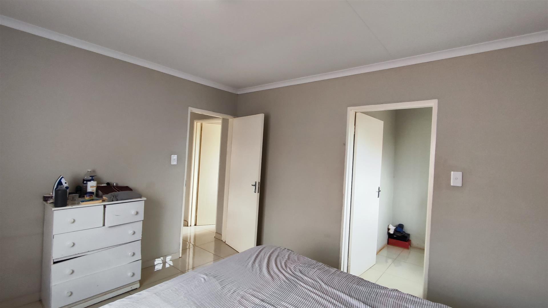 Main Bedroom - 14 square meters of property in Dawn Park