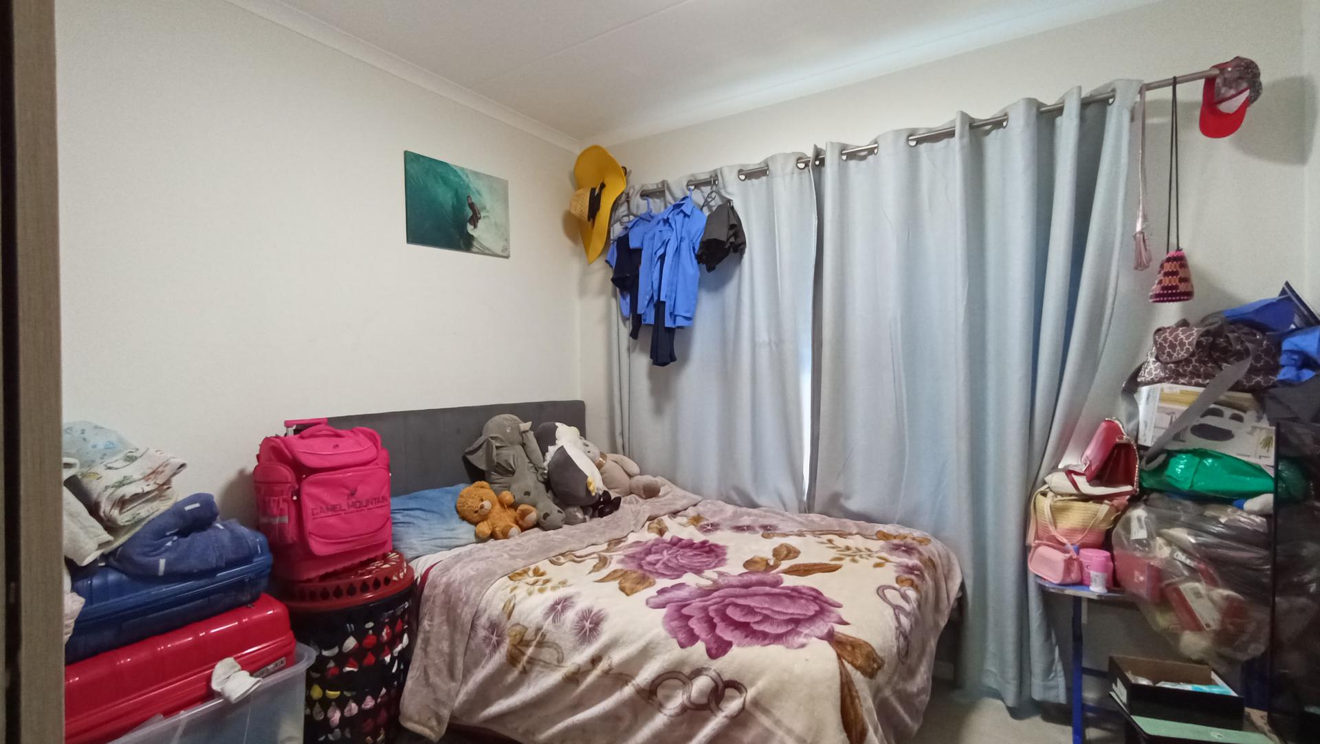 Bed Room 2 - 12 square meters of property in Sundowner